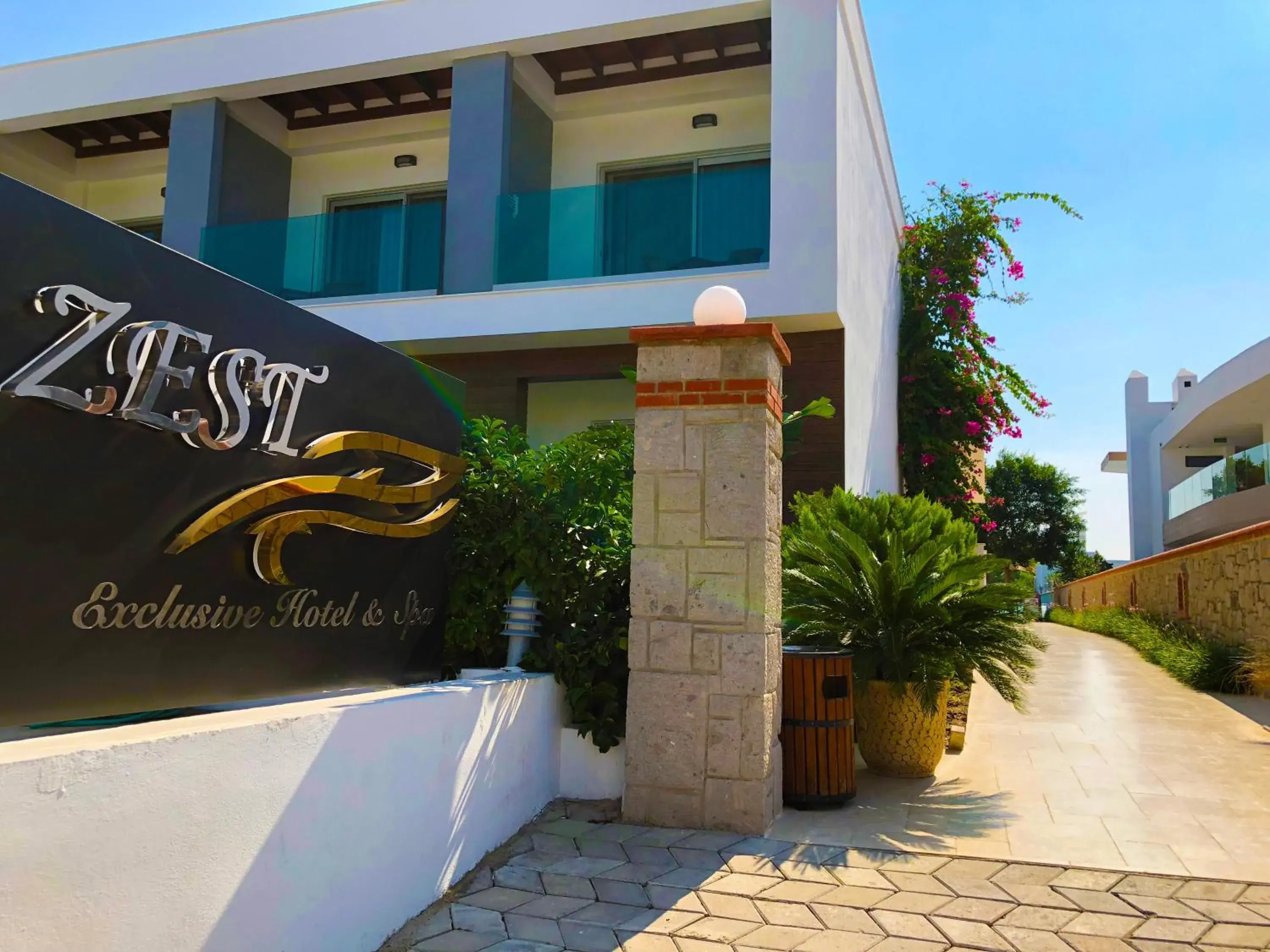 Facade/entrance in Zest Exclusive Hotel & Spa Facade/entrance in Zest Exclusive Hotel & Spa