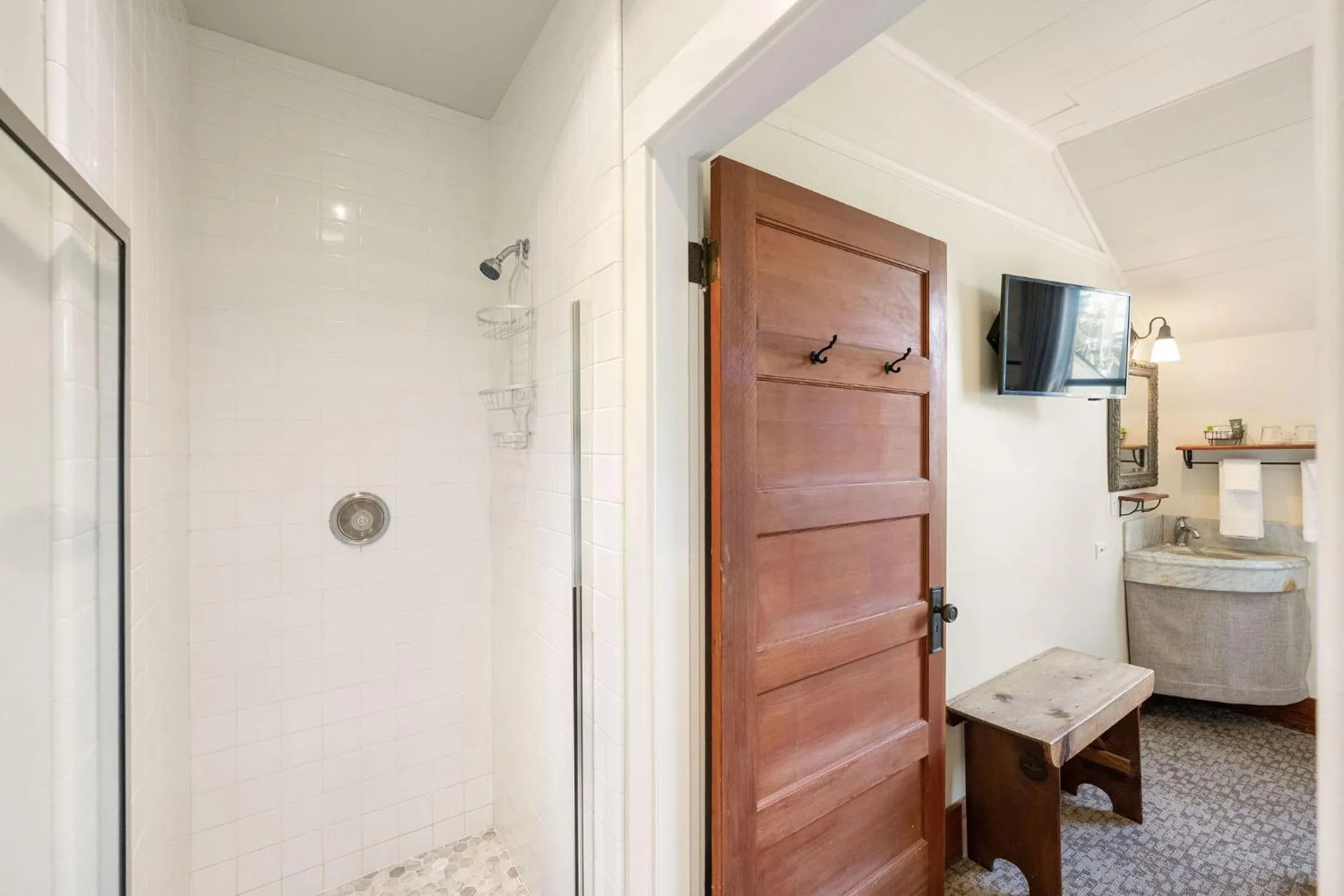 Shower in Sonoma Hotel