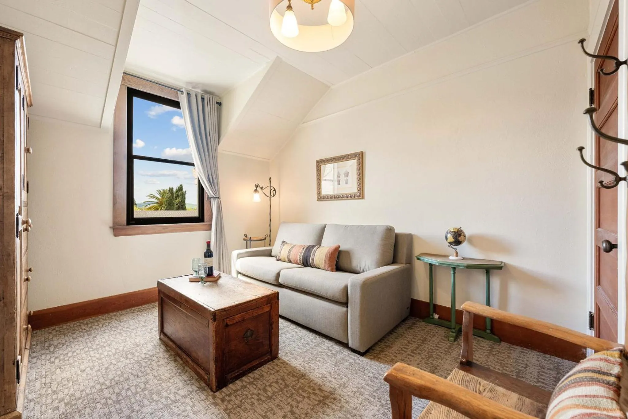 Seating area in Sonoma Hotel