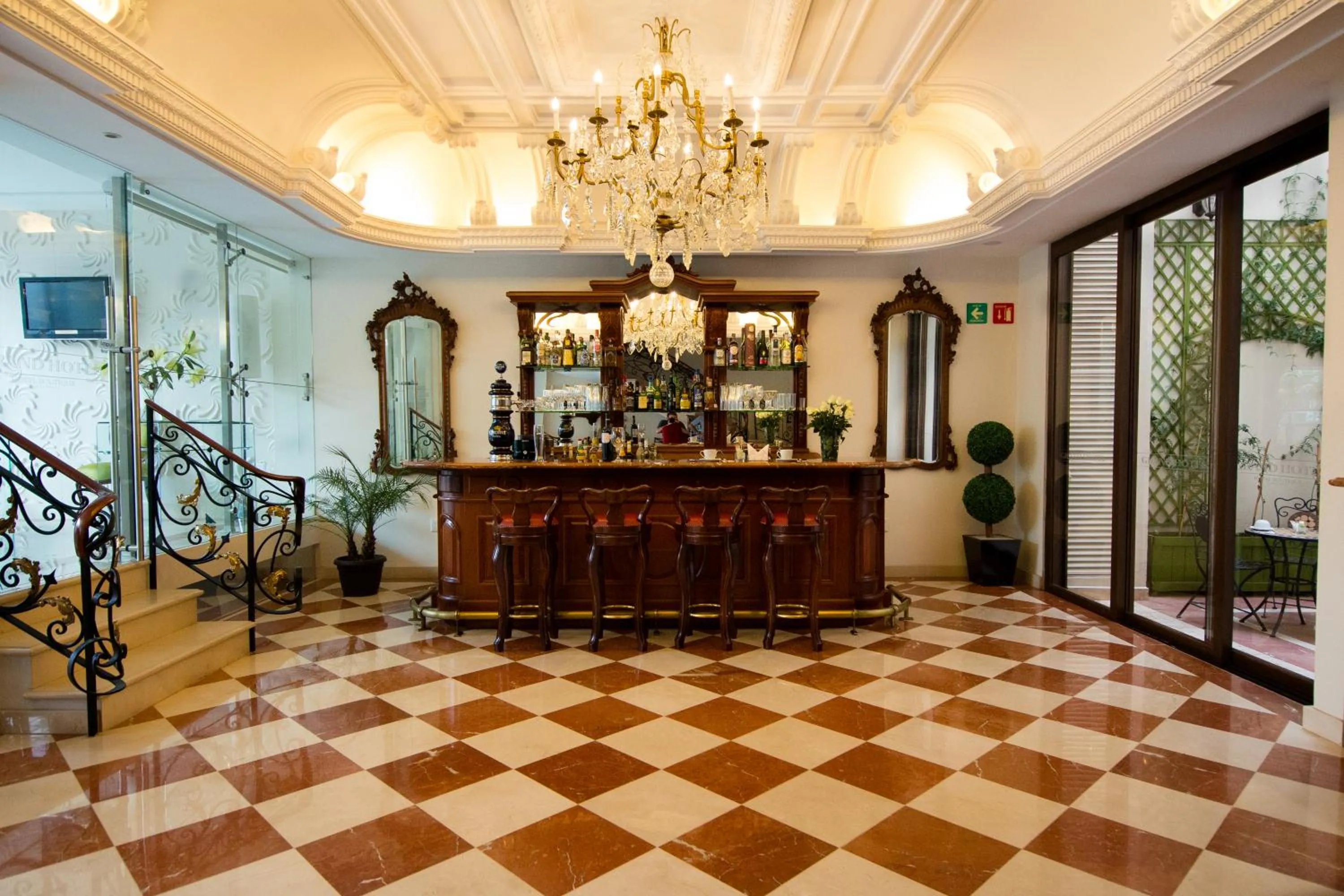 Lounge or bar in Grand Hotel Tepatitlán