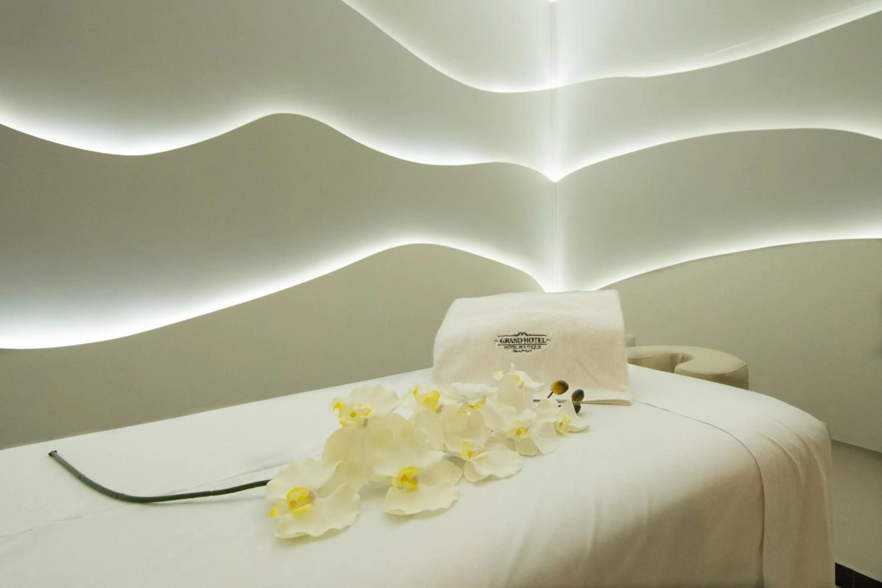 Massage, Bed in Grand Hotel Tepatitlán