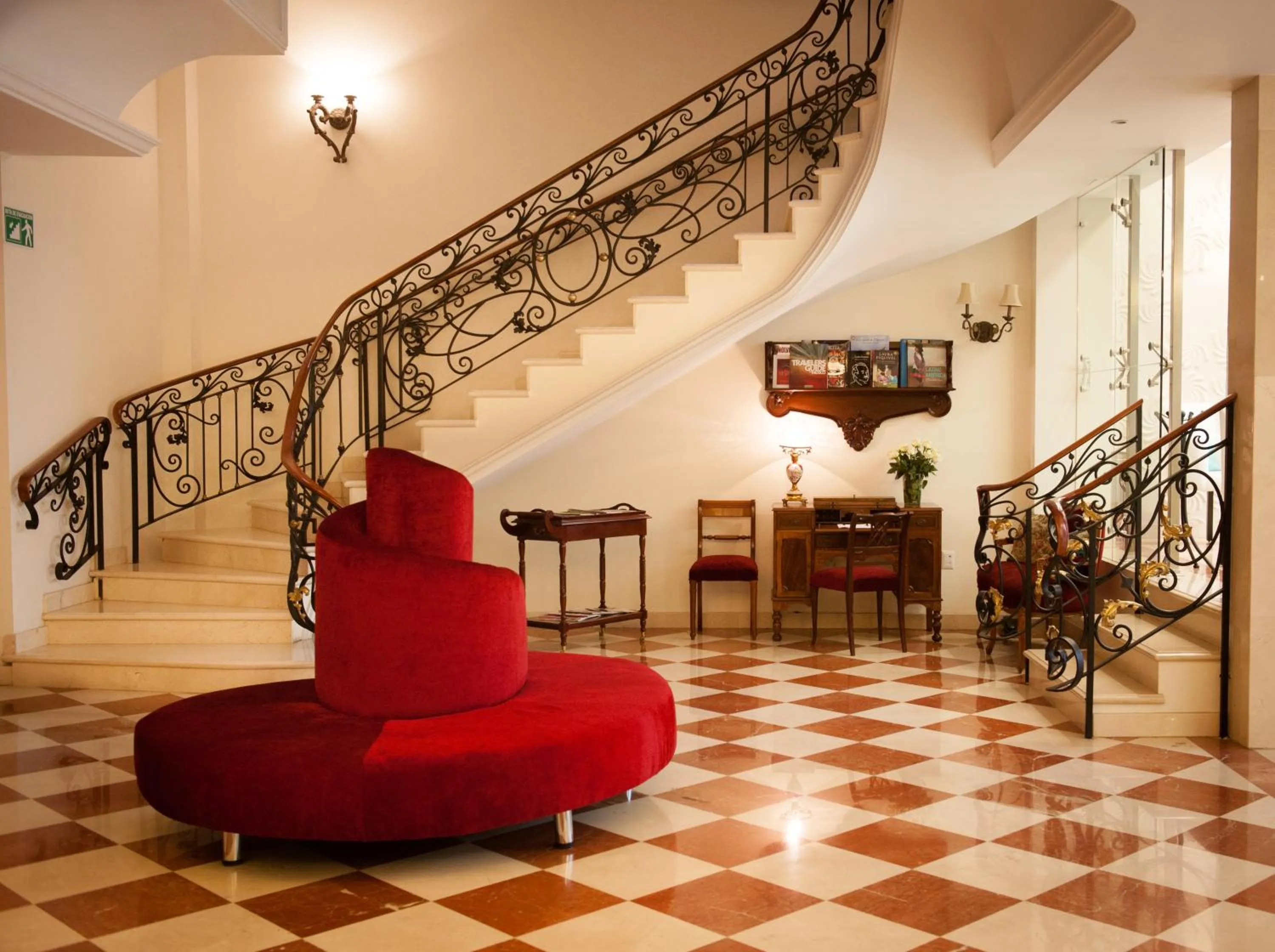Lobby or reception in Grand Hotel Tepatitlán
