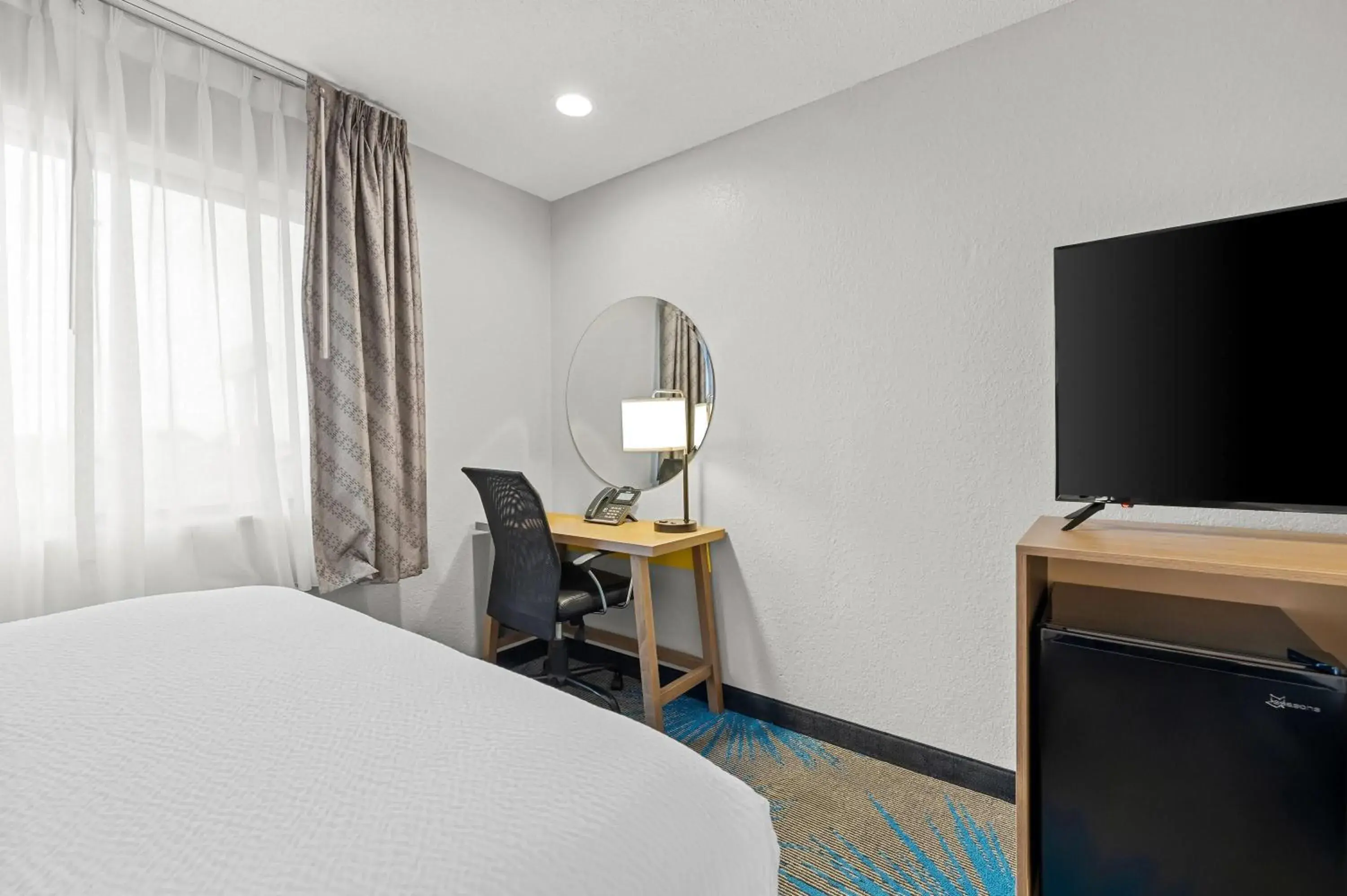 Bed in Days Inn by Wyndham Wall Bed in Days Inn by Wyndham Wall