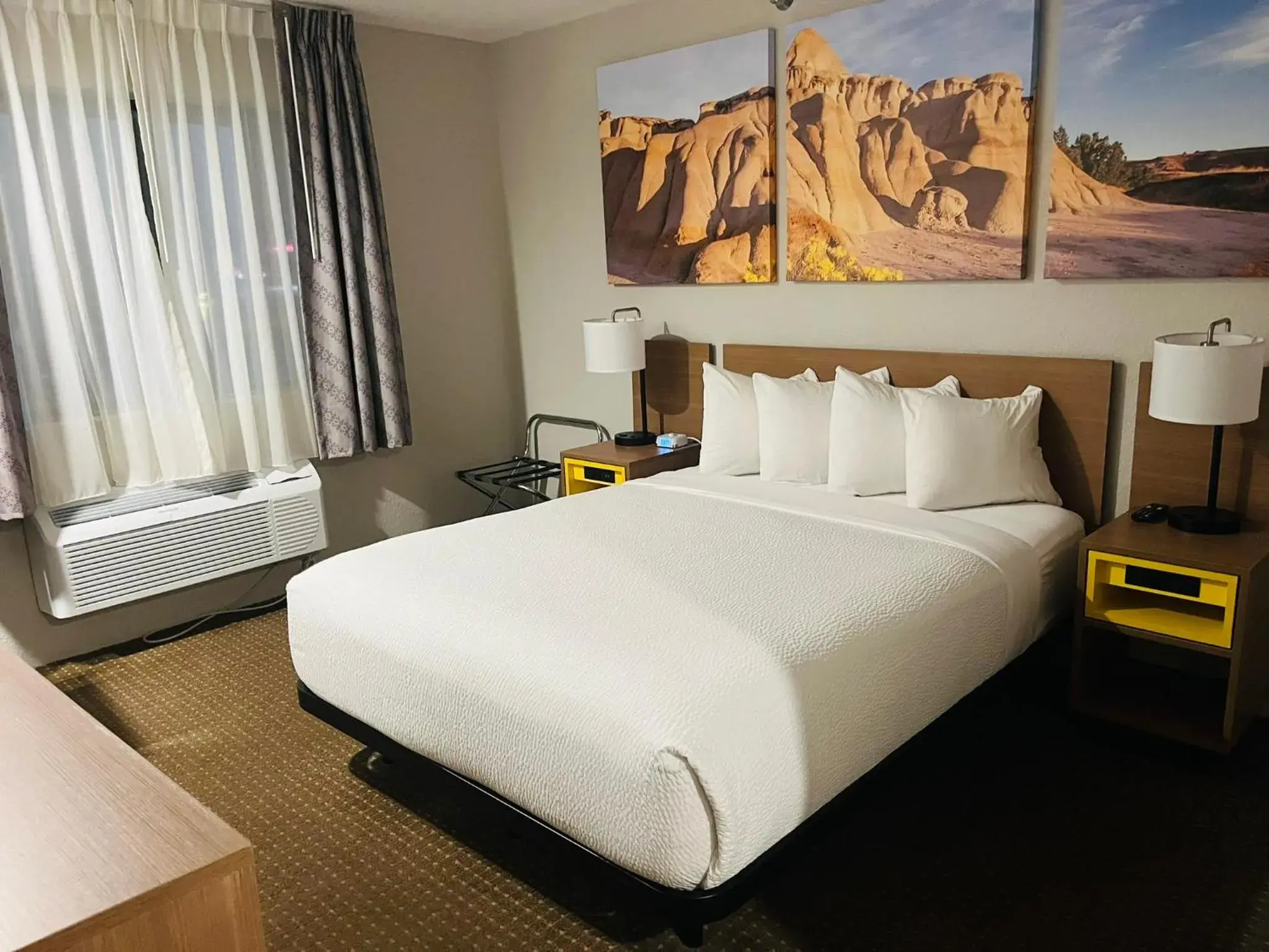 Bed in Days Inn by Wyndham Wall Bed in Days Inn by Wyndham Wall