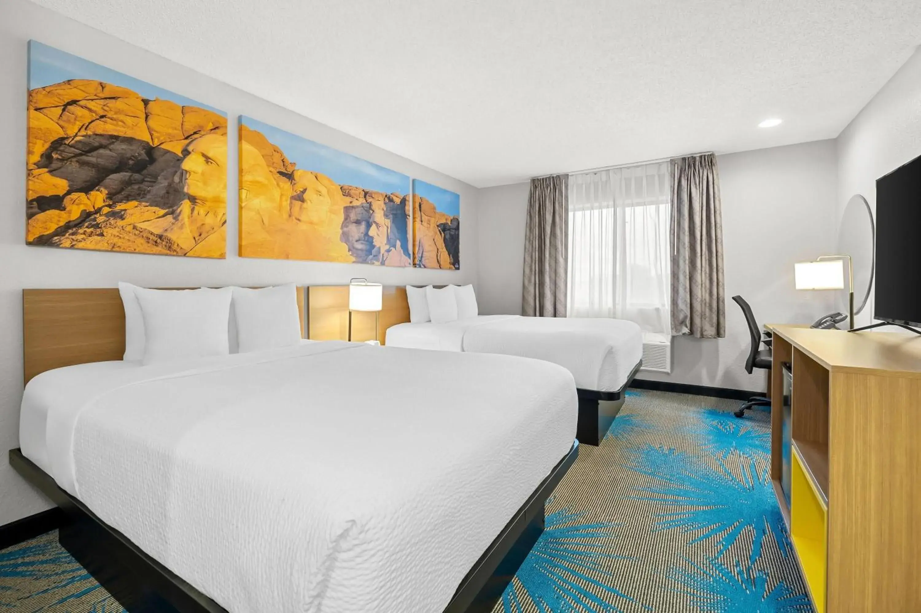 Bed in Days Inn by Wyndham Wall Bed in Days Inn by Wyndham Wall