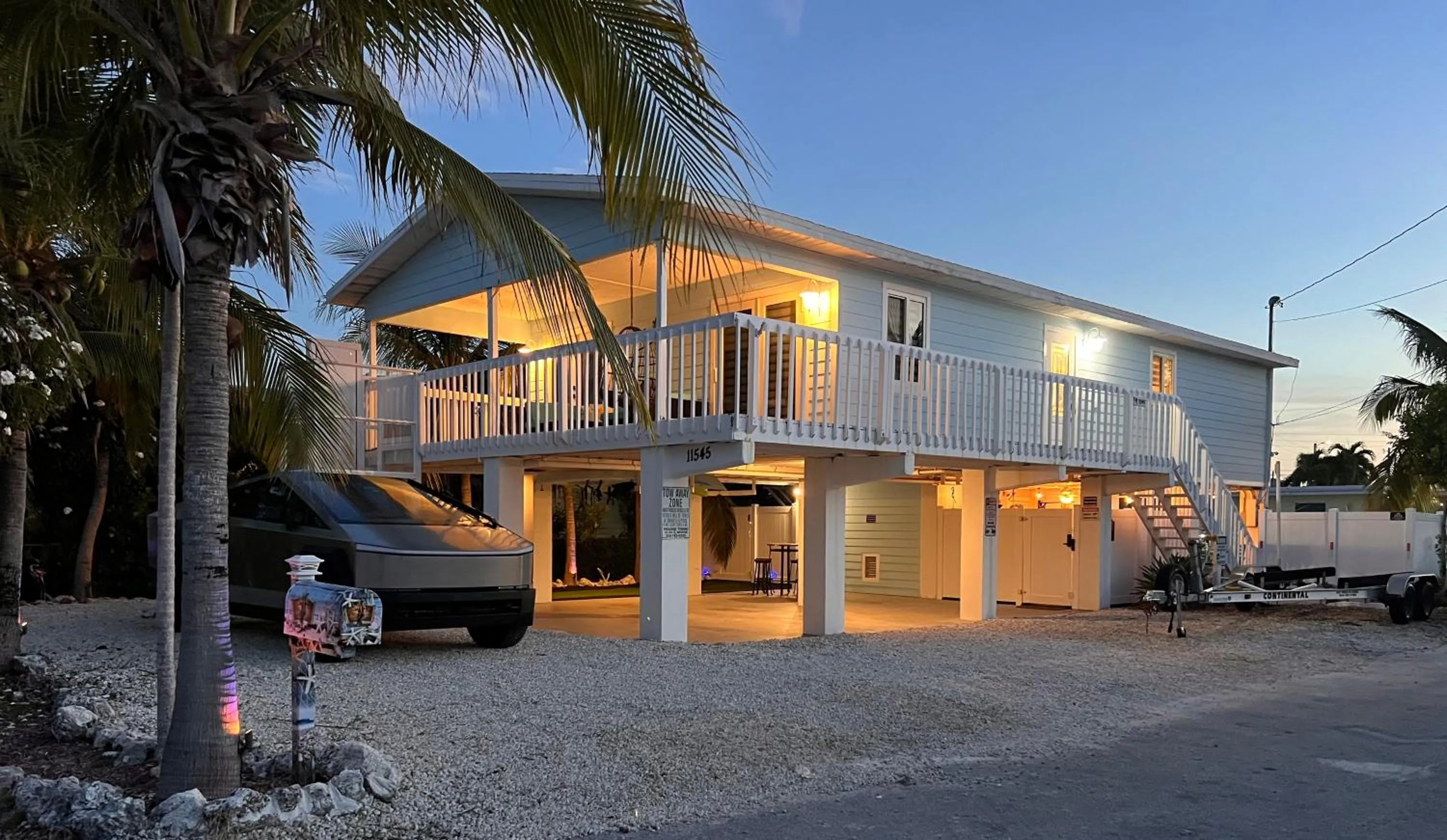Property building in Casa Blue Pelican.