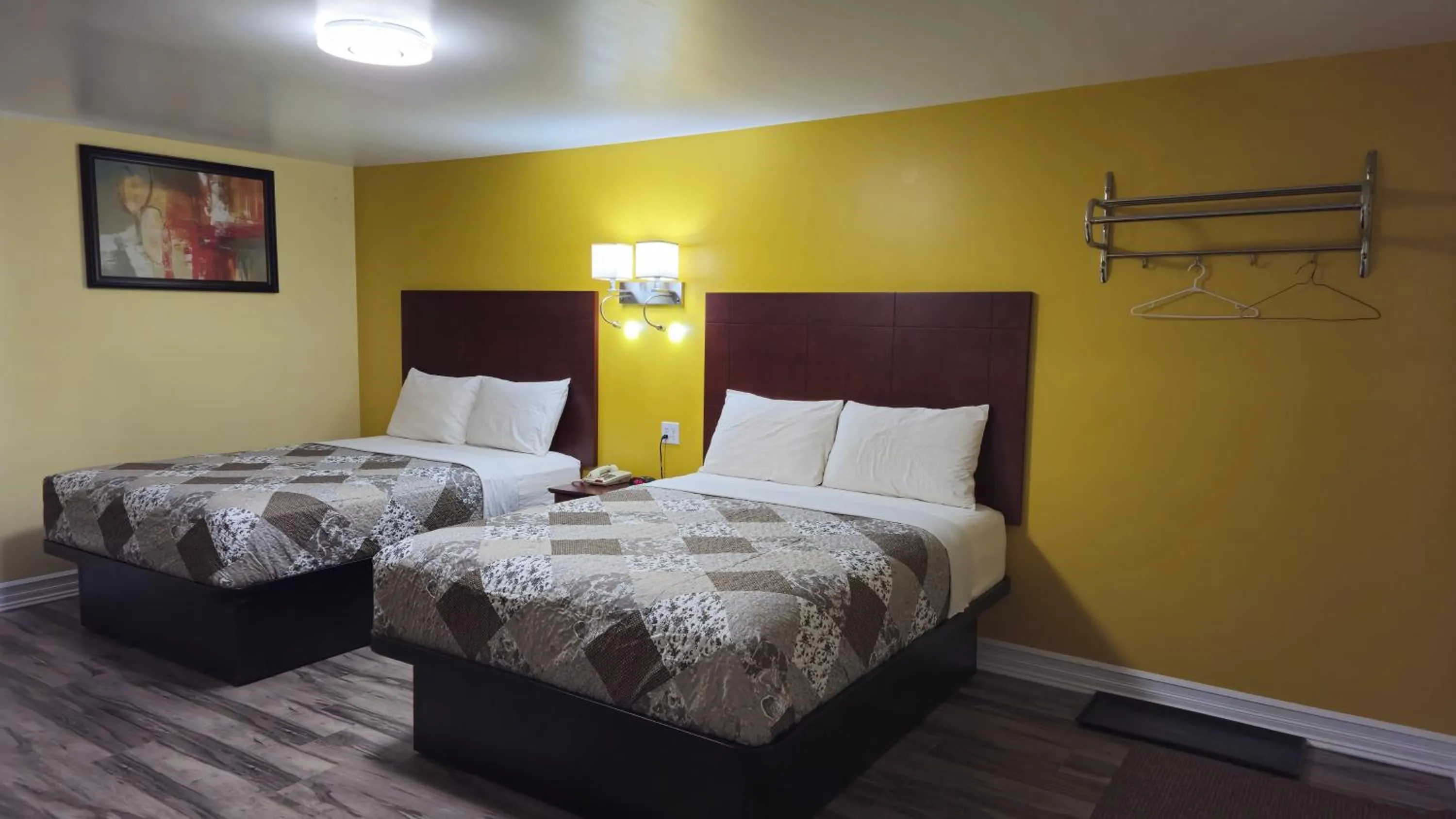 Bed in Deep River Motel