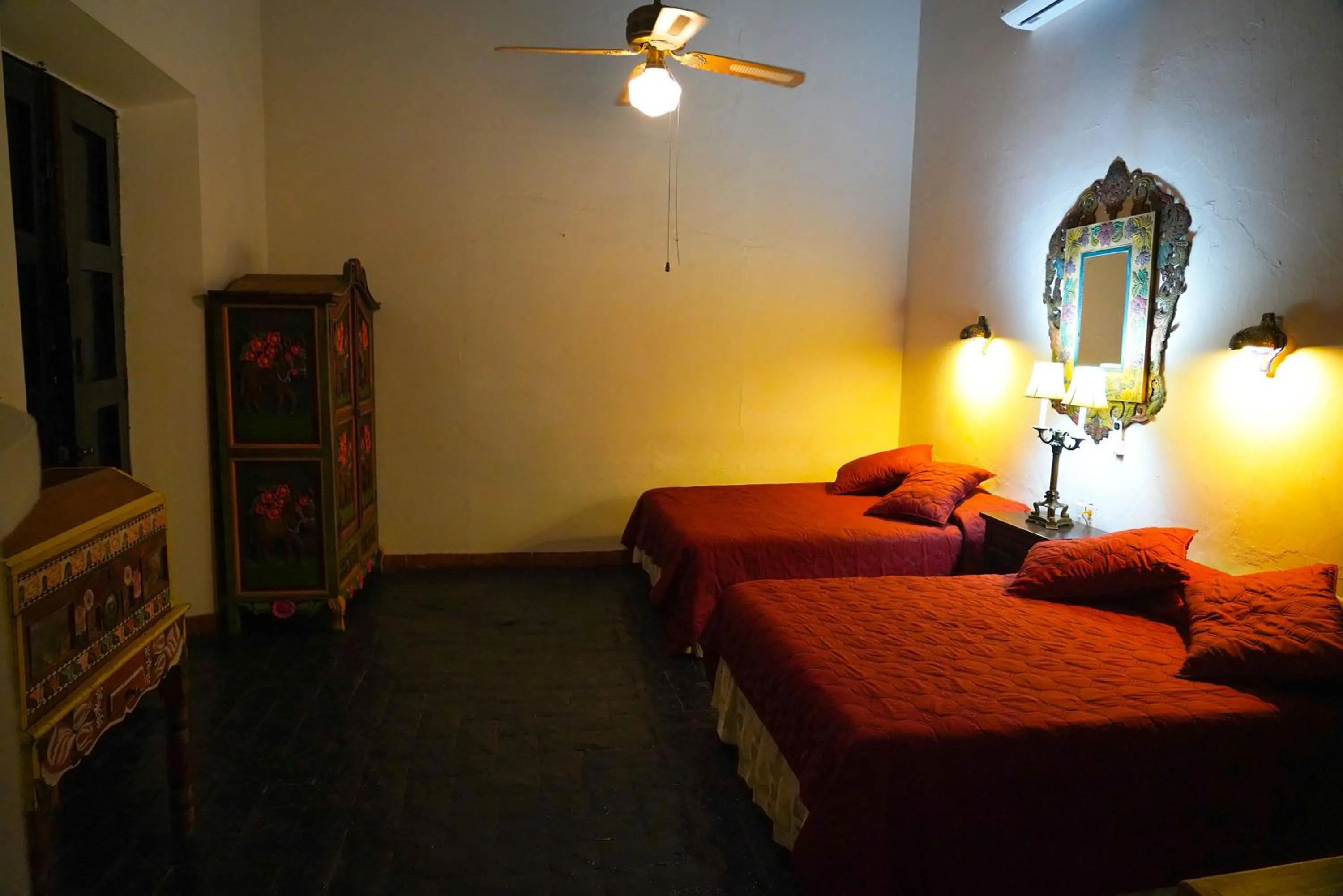 Bedroom, Bed in Hotel la Mansión