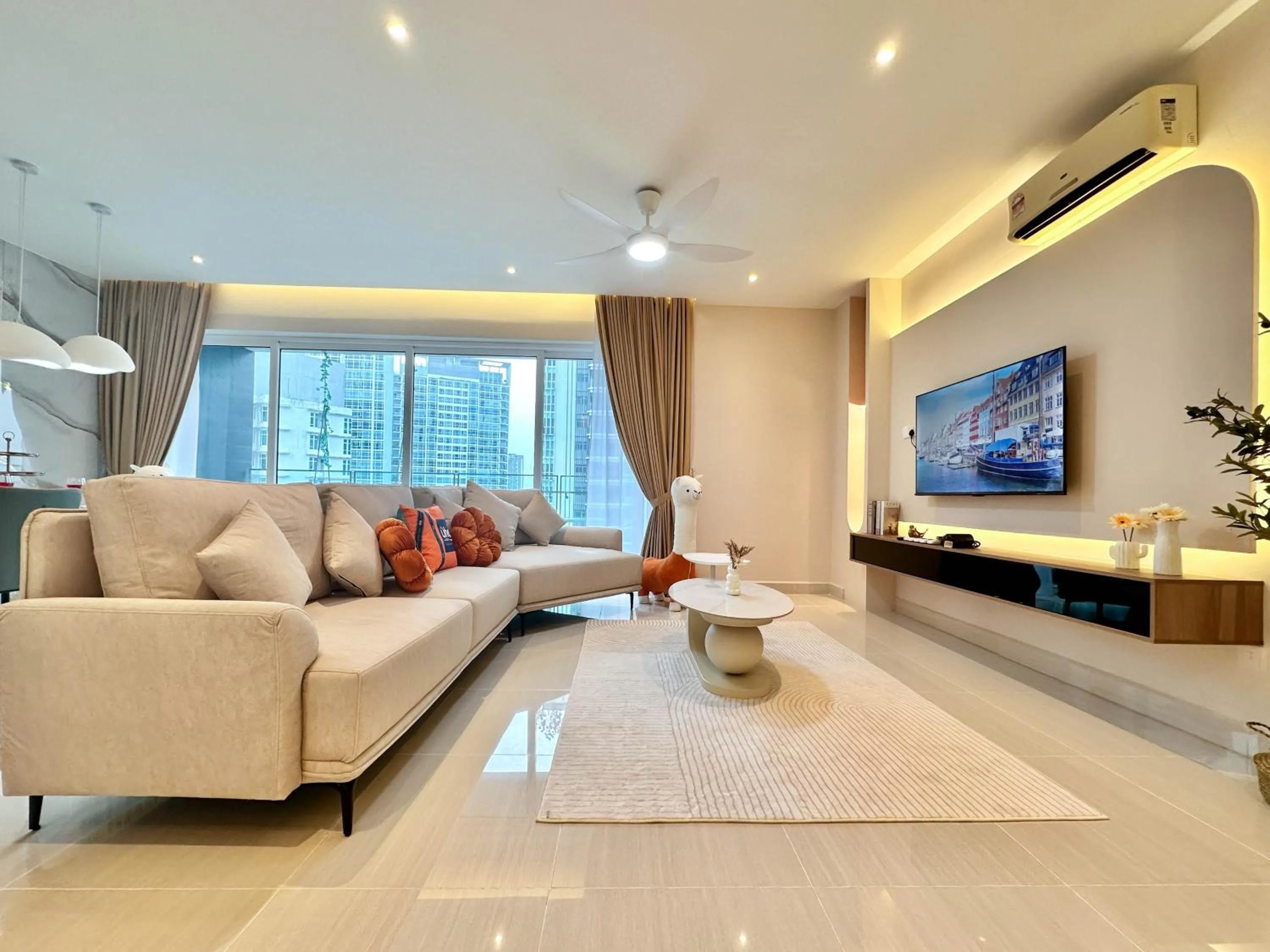 TV and multimedia in Medini Signature Suites by RR JBcity