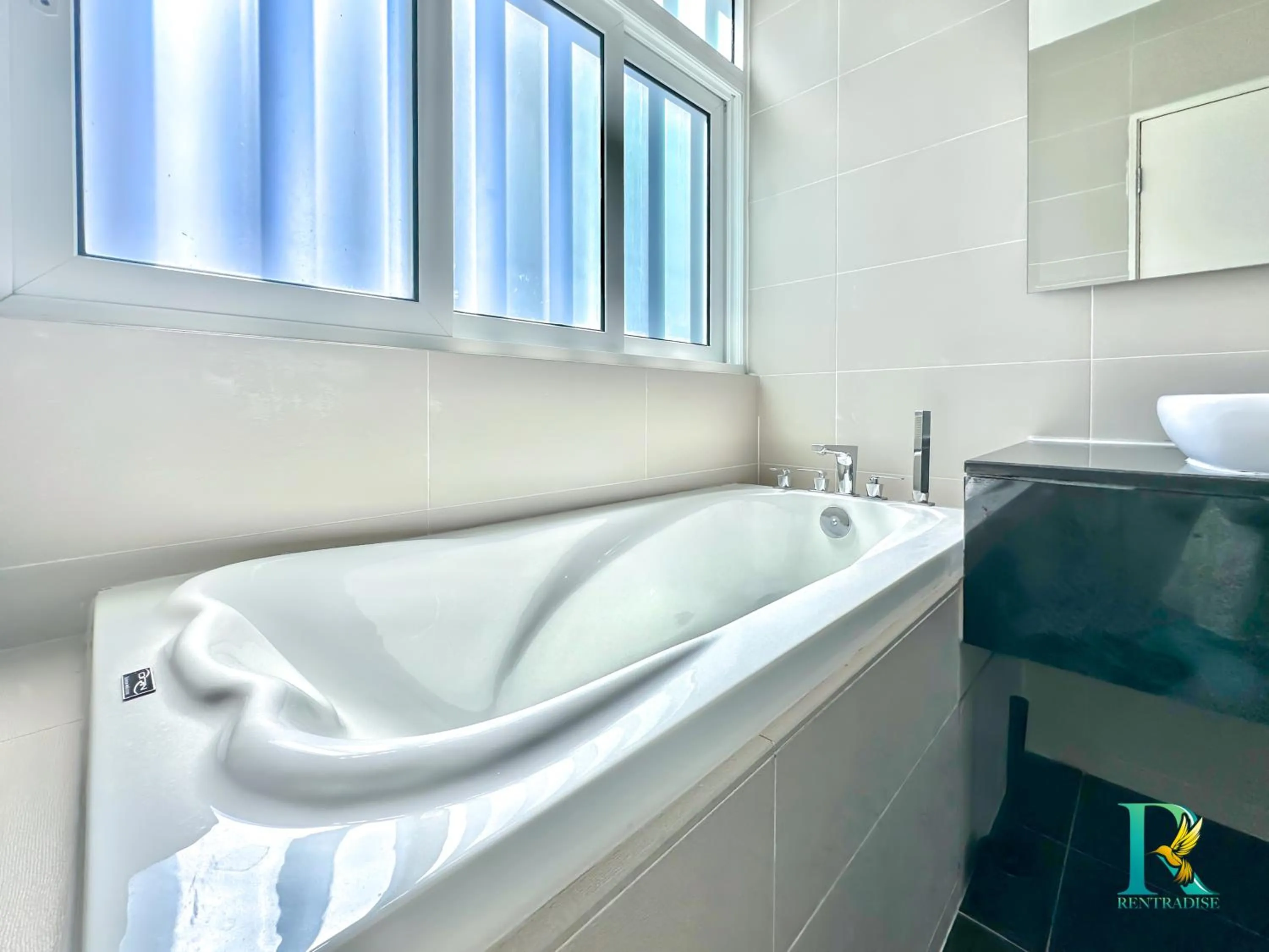 Bathroom in Medini Signature Suites by RR JBcity