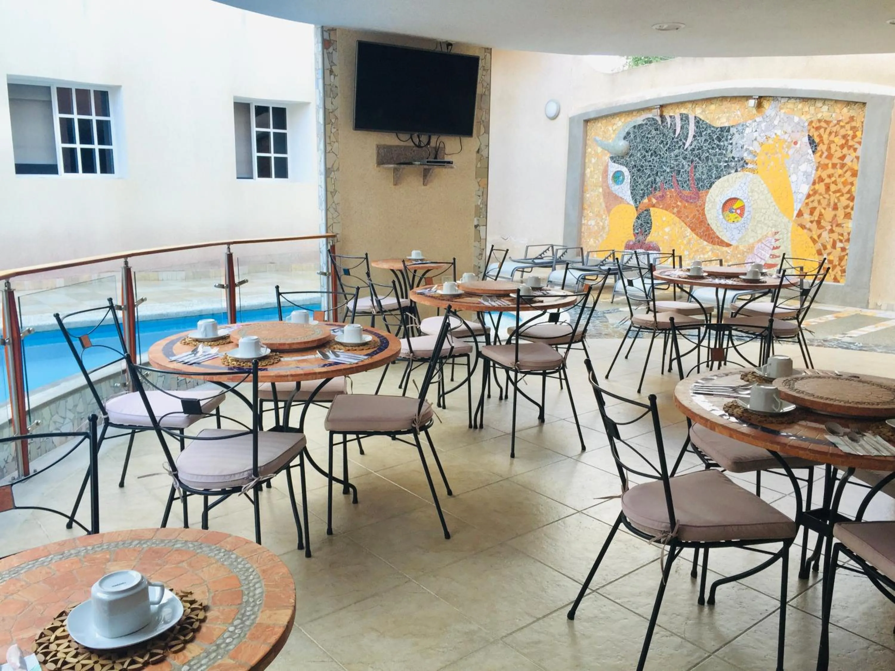 Restaurant/places to eat in Eco Hotel Katarma