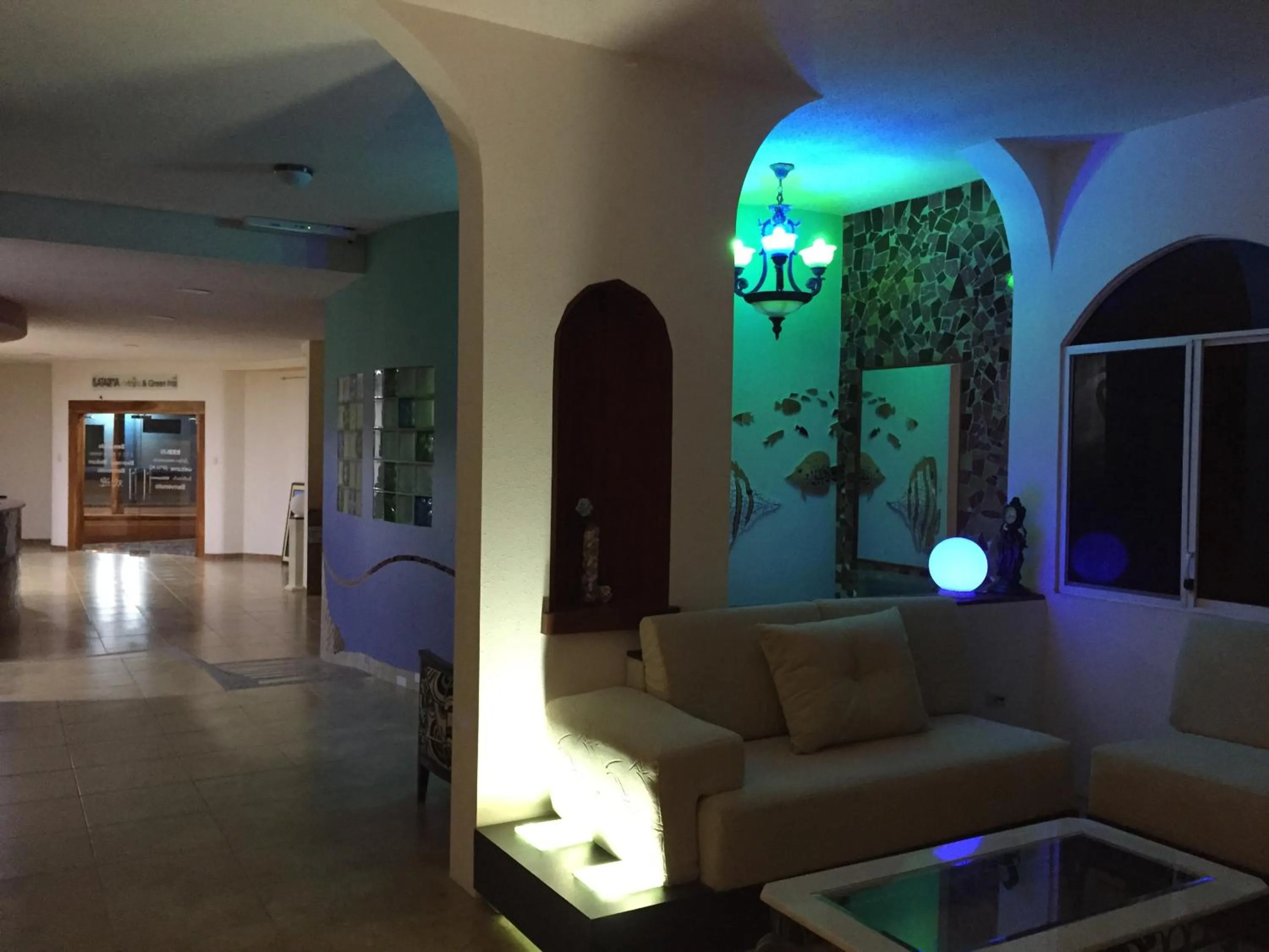 Communal lounge/ TV room in Eco Hotel Katarma