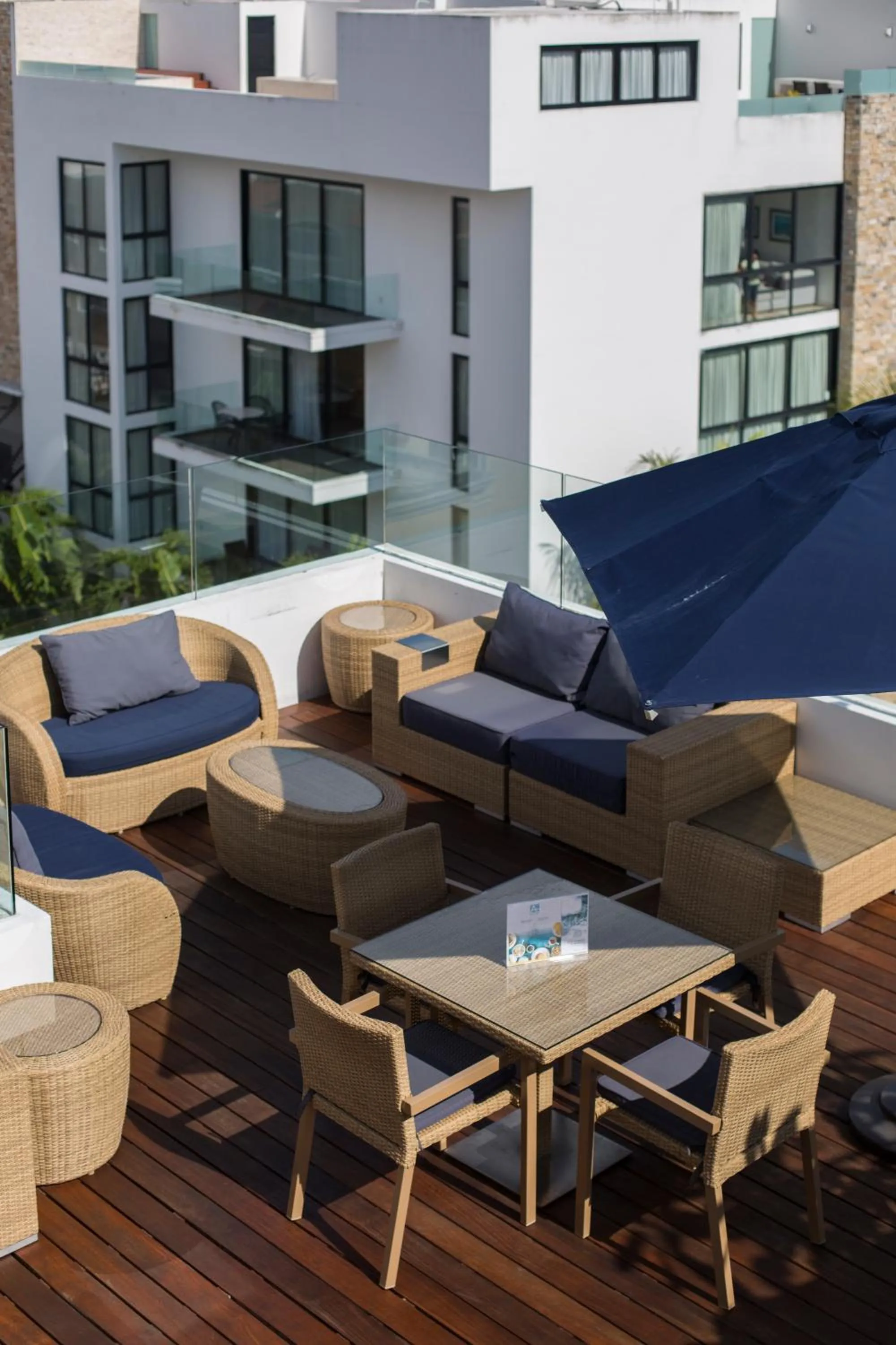 Restaurant/places to eat in Anah Suites