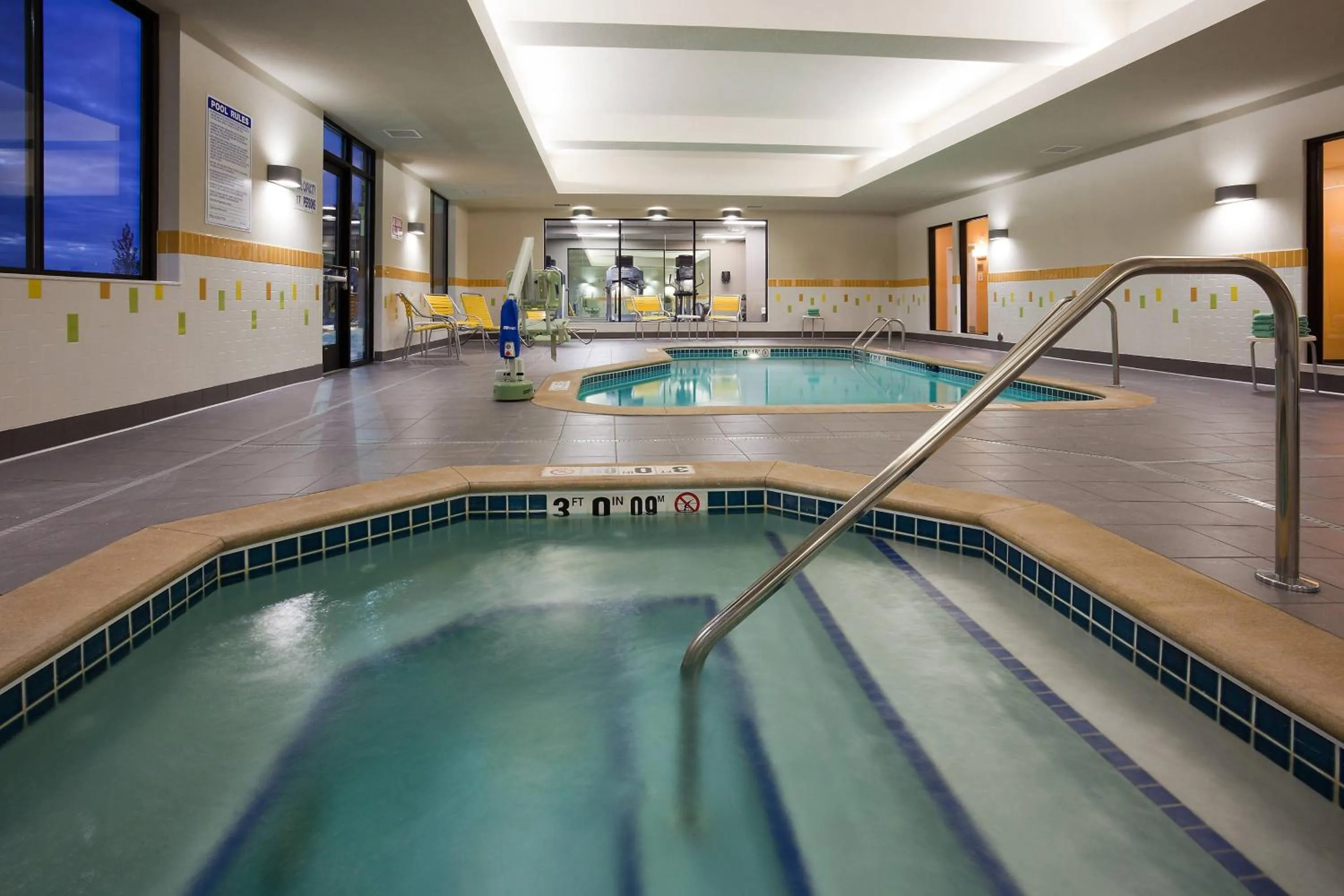 Swimming pool in Fairfield Inn & Suites by Marriott St. Paul Northeast