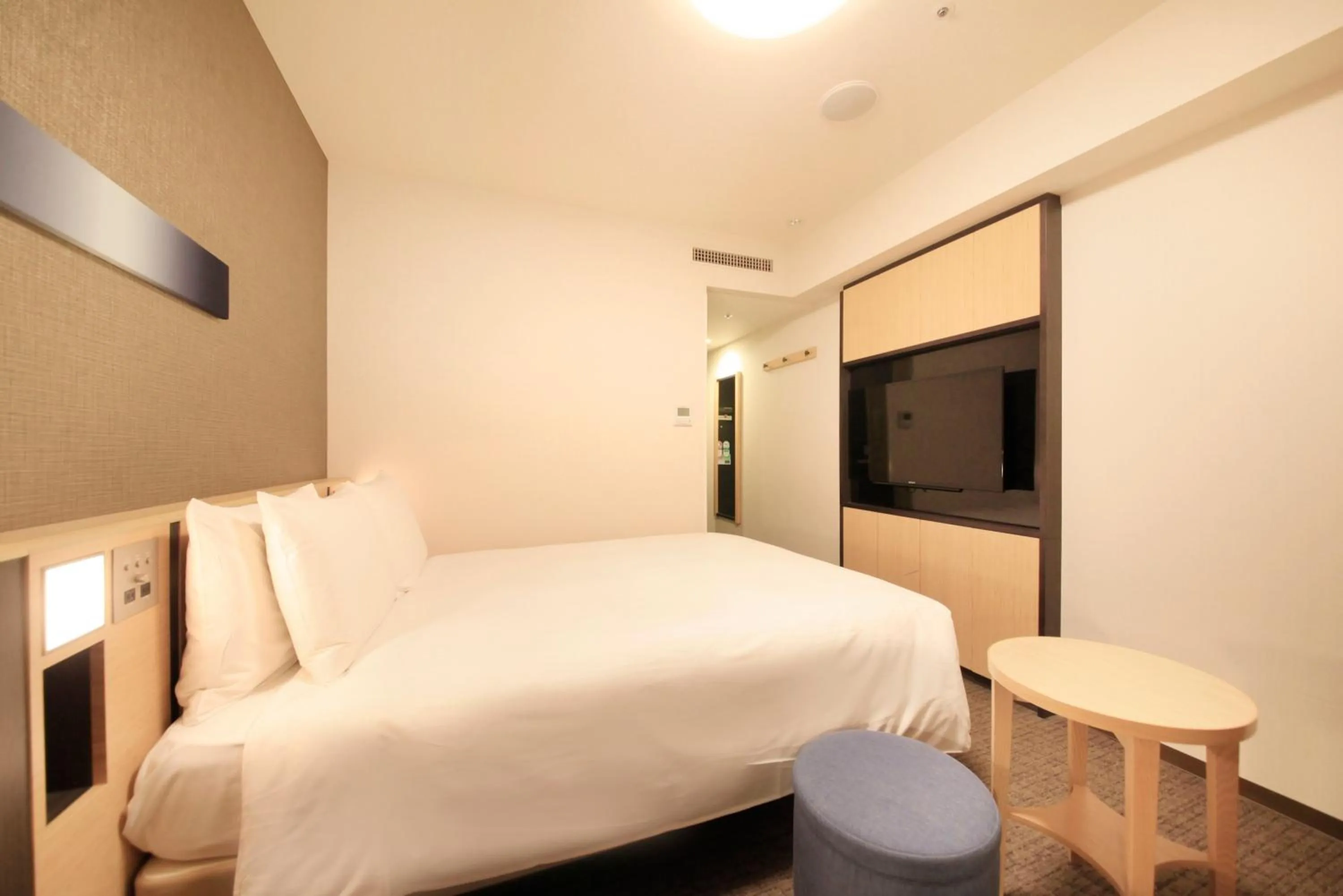 Photo of the whole room, Bed in Richmond Hotel Tokyo Suidobashi