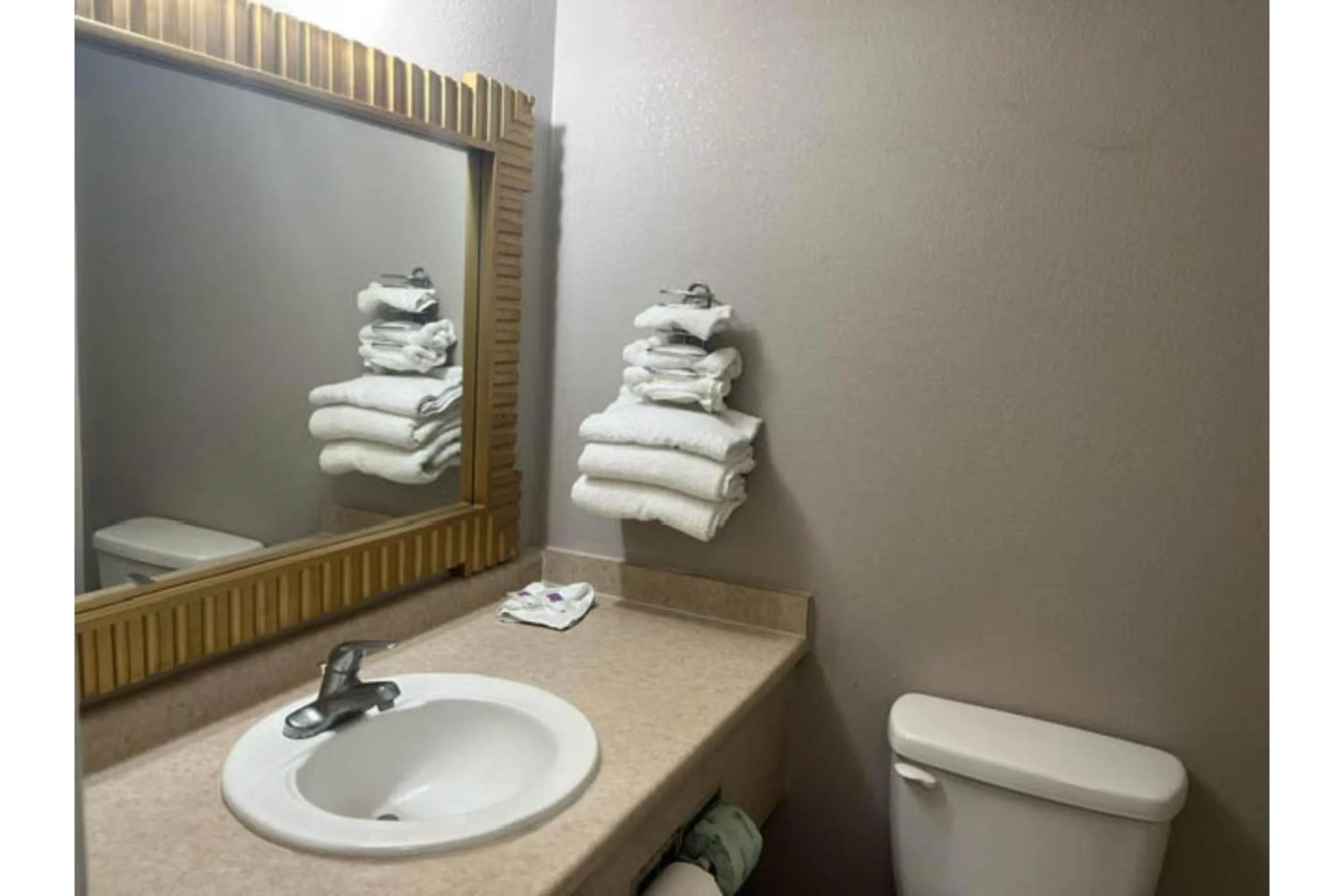 Bathroom in Motel 6 Williamstown, WV
