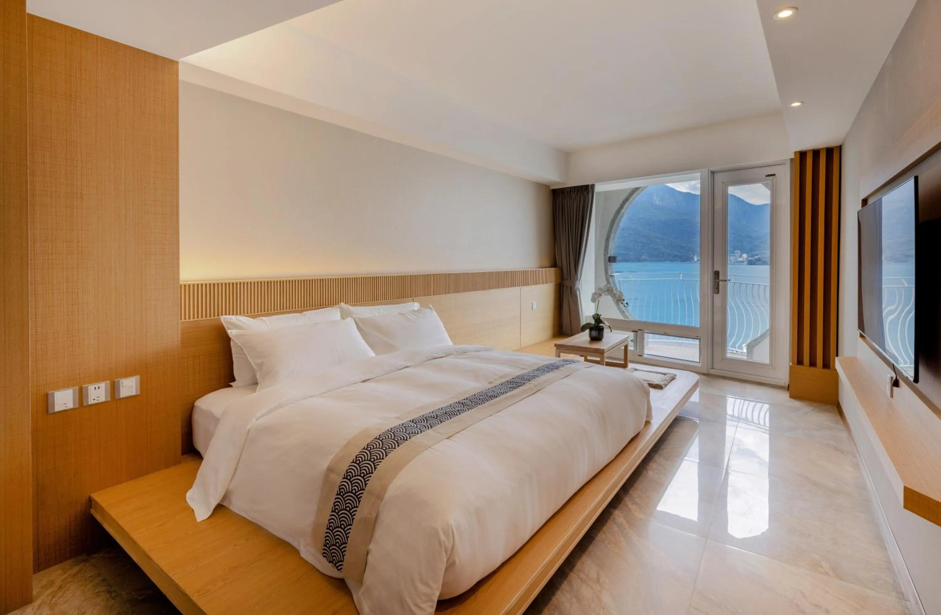 Bed in Sun Moon Lake Apollo Resort Hotel