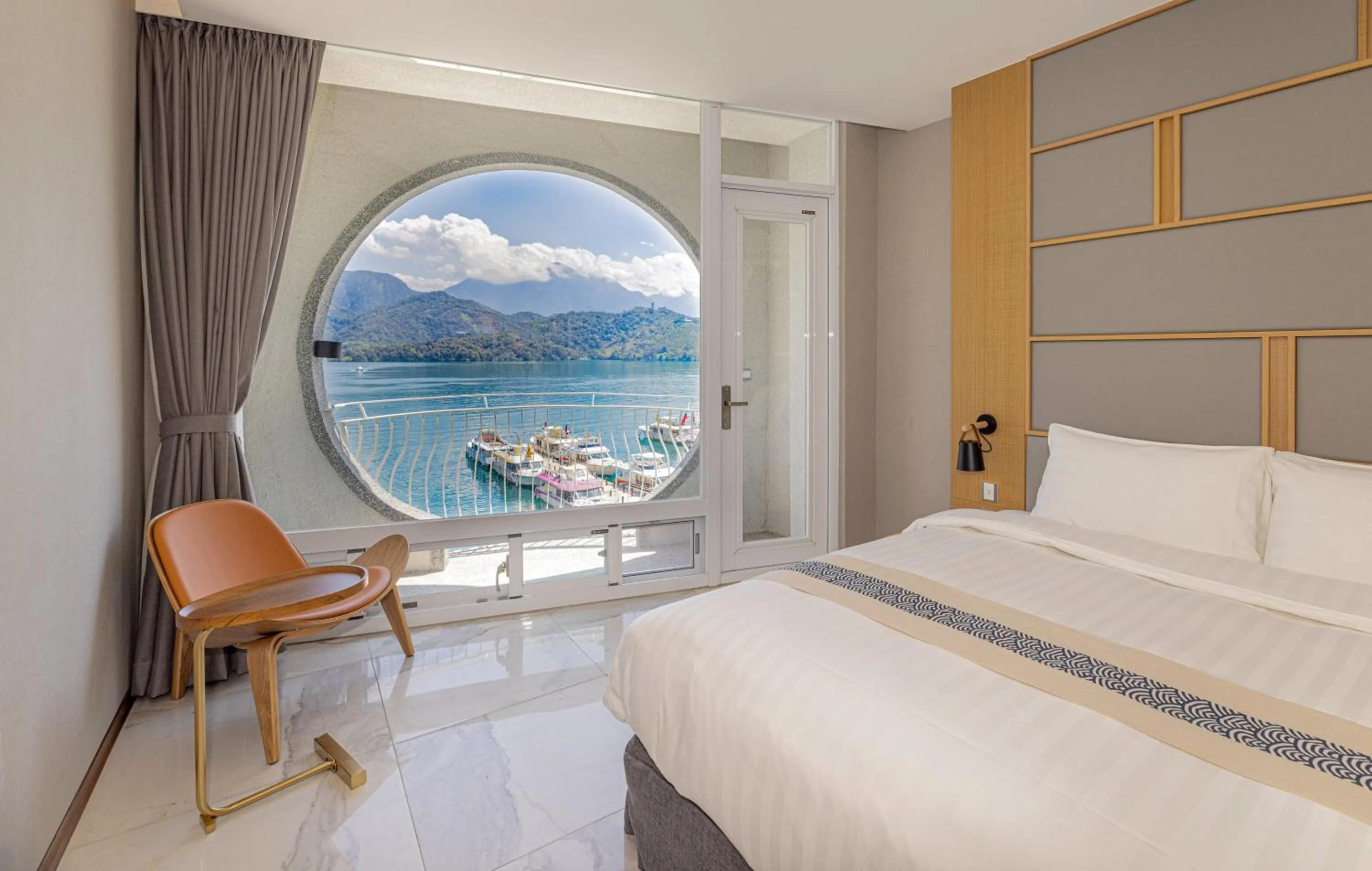 Lake view, Bed in Sun Moon Lake Apollo Resort Hotel