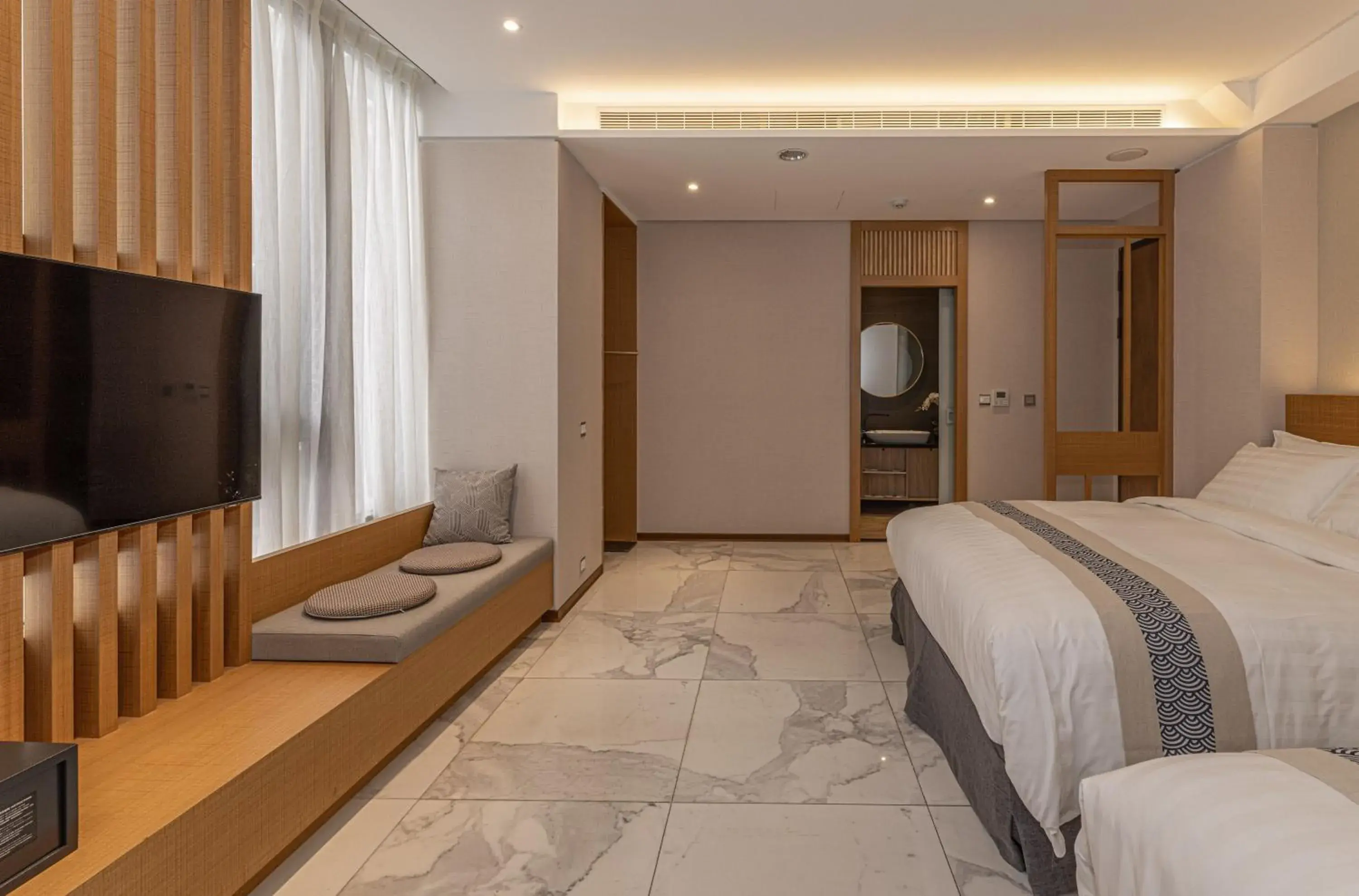 Communal lounge/ TV room, Bed in Sun Moon Lake Apollo Resort Hotel Communal lounge/ TV room, Bed in Sun Moon Lake Apollo Resort Hotel