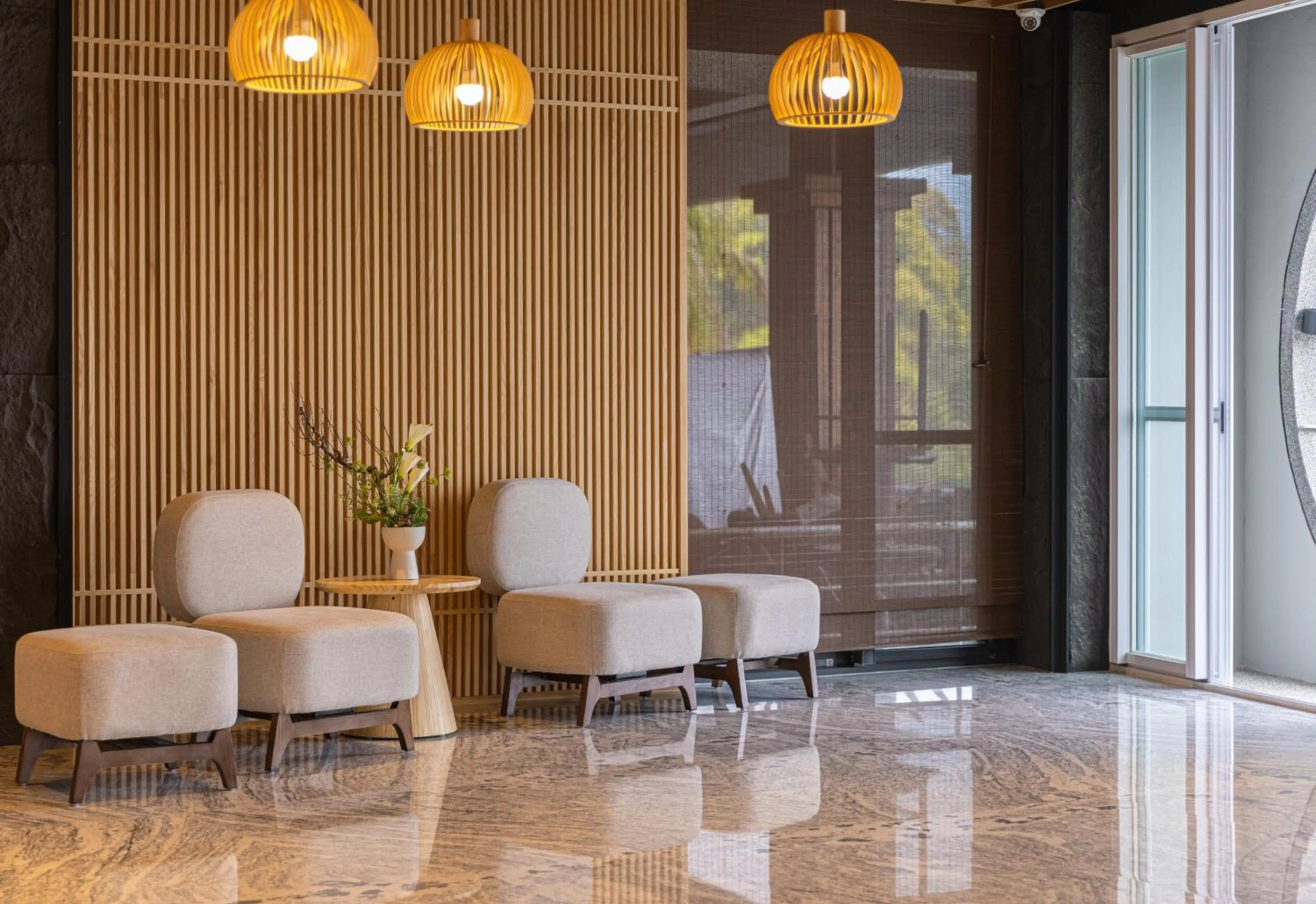 Communal lounge/ TV room in Sun Moon Lake Apollo Resort Hotel