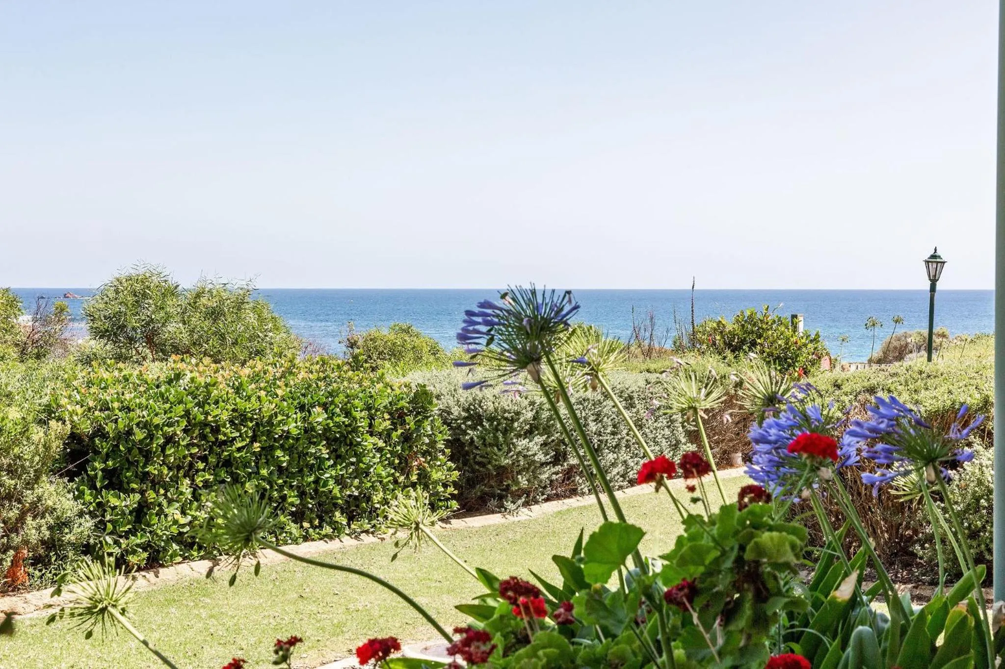 Canal Rocks Beachfront Apartments