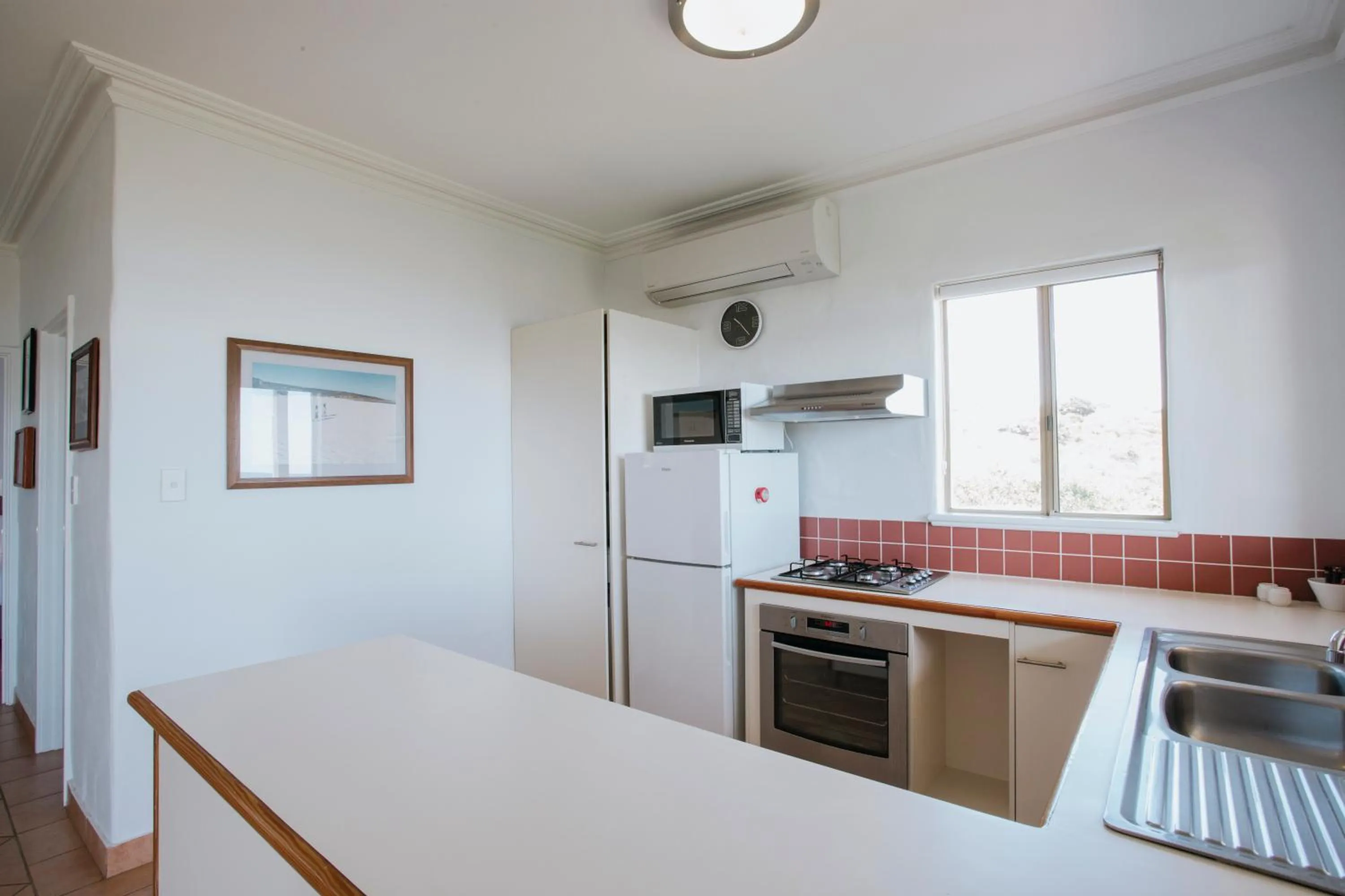 Kitchen or kitchenette in Canal Rocks Beachfront Apartments