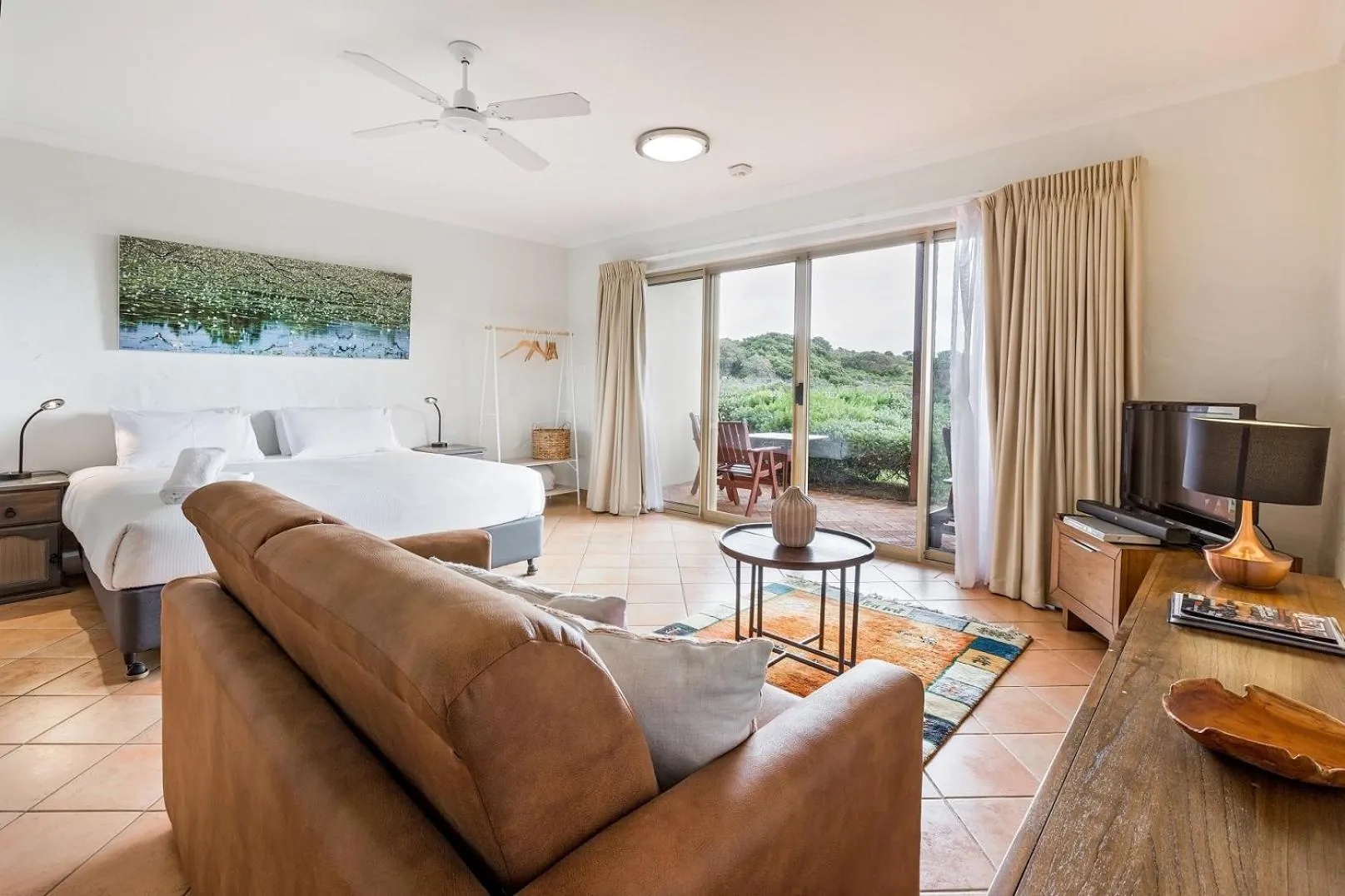 Bed in Canal Rocks Beachfront Apartments