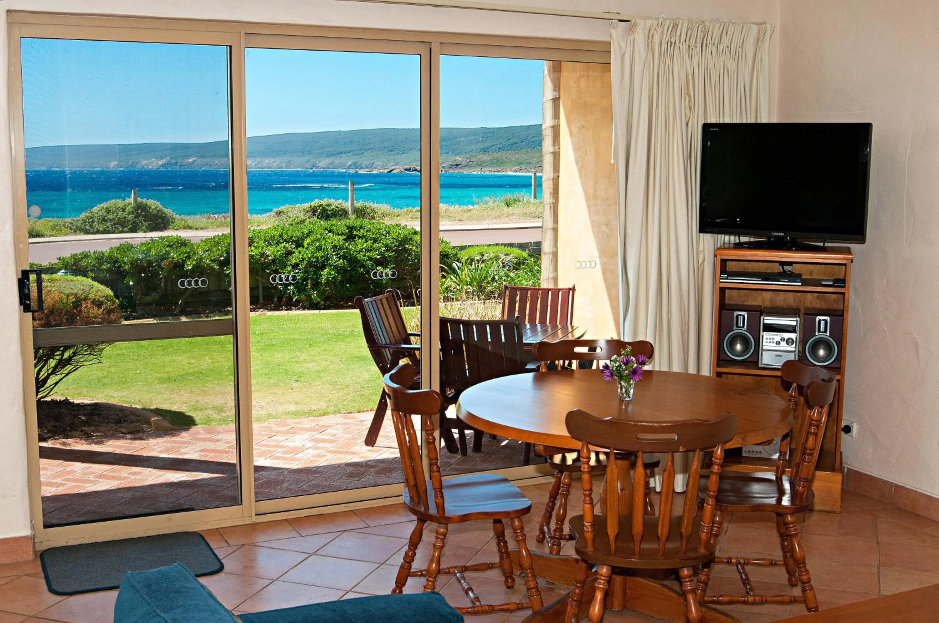 Photo of the whole room in Canal Rocks Beachfront Apartments