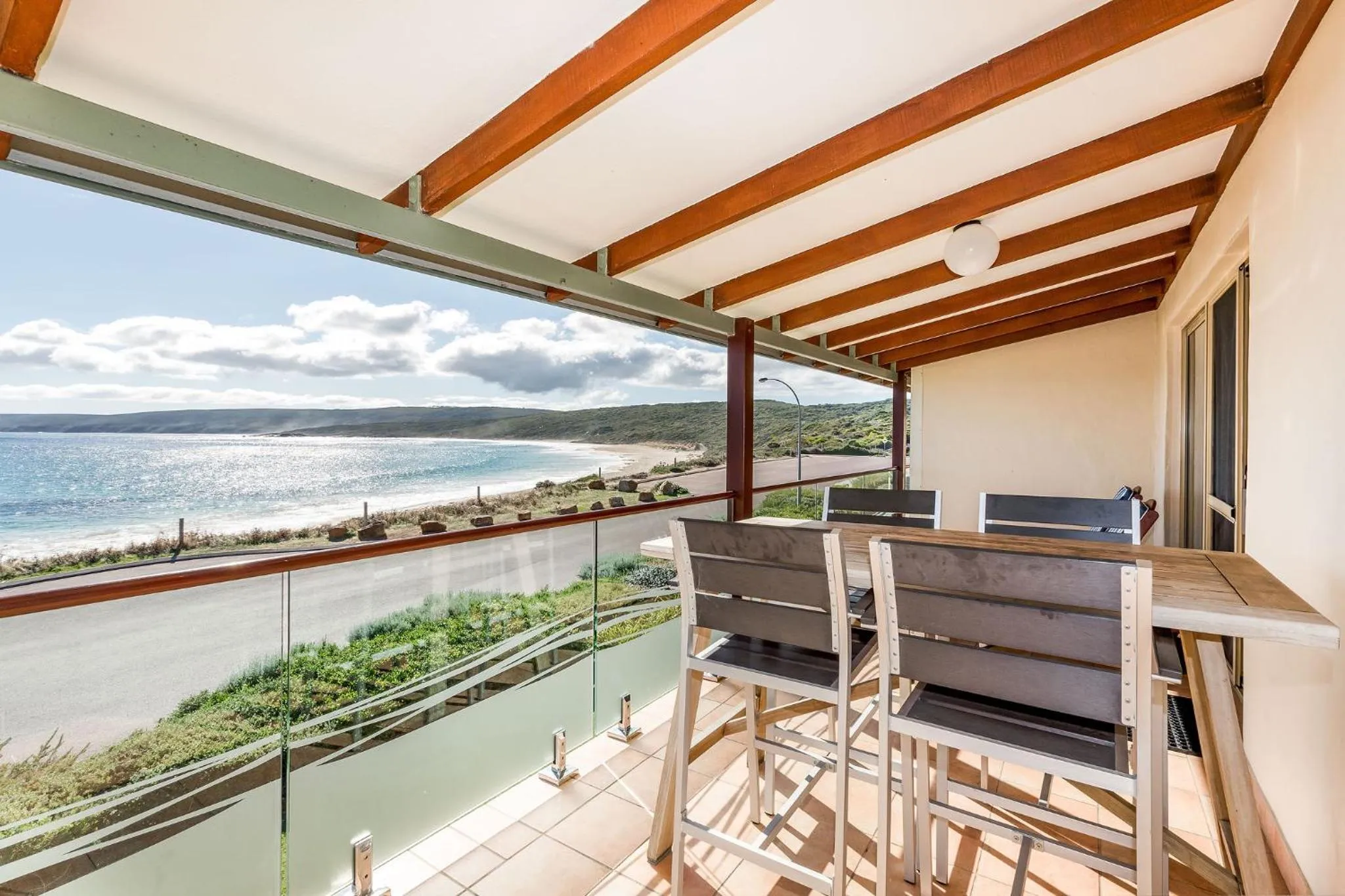 Canal Rocks Beachfront Apartments