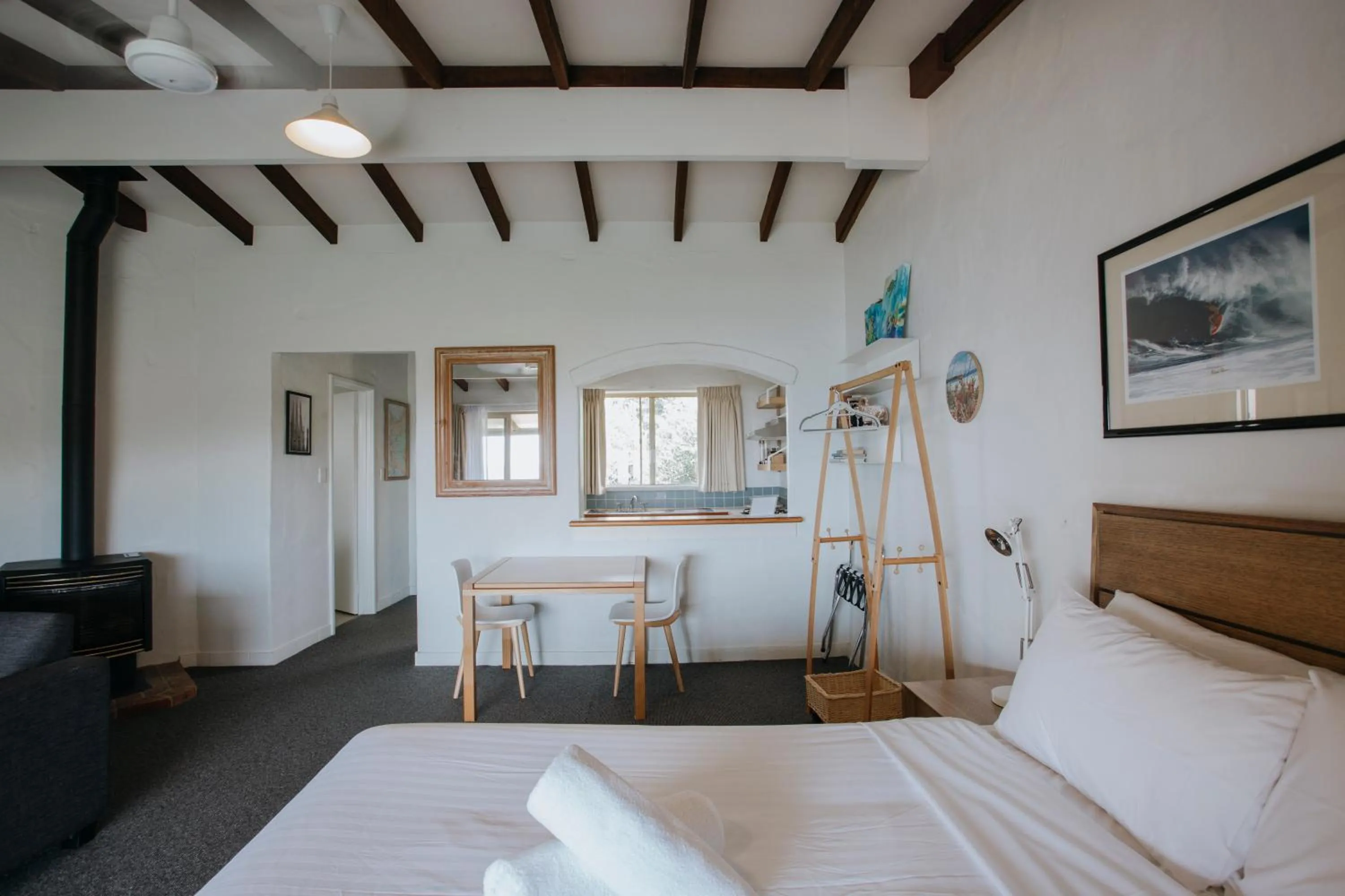 Photo of the whole room, Bed in Canal Rocks Beachfront Apartments