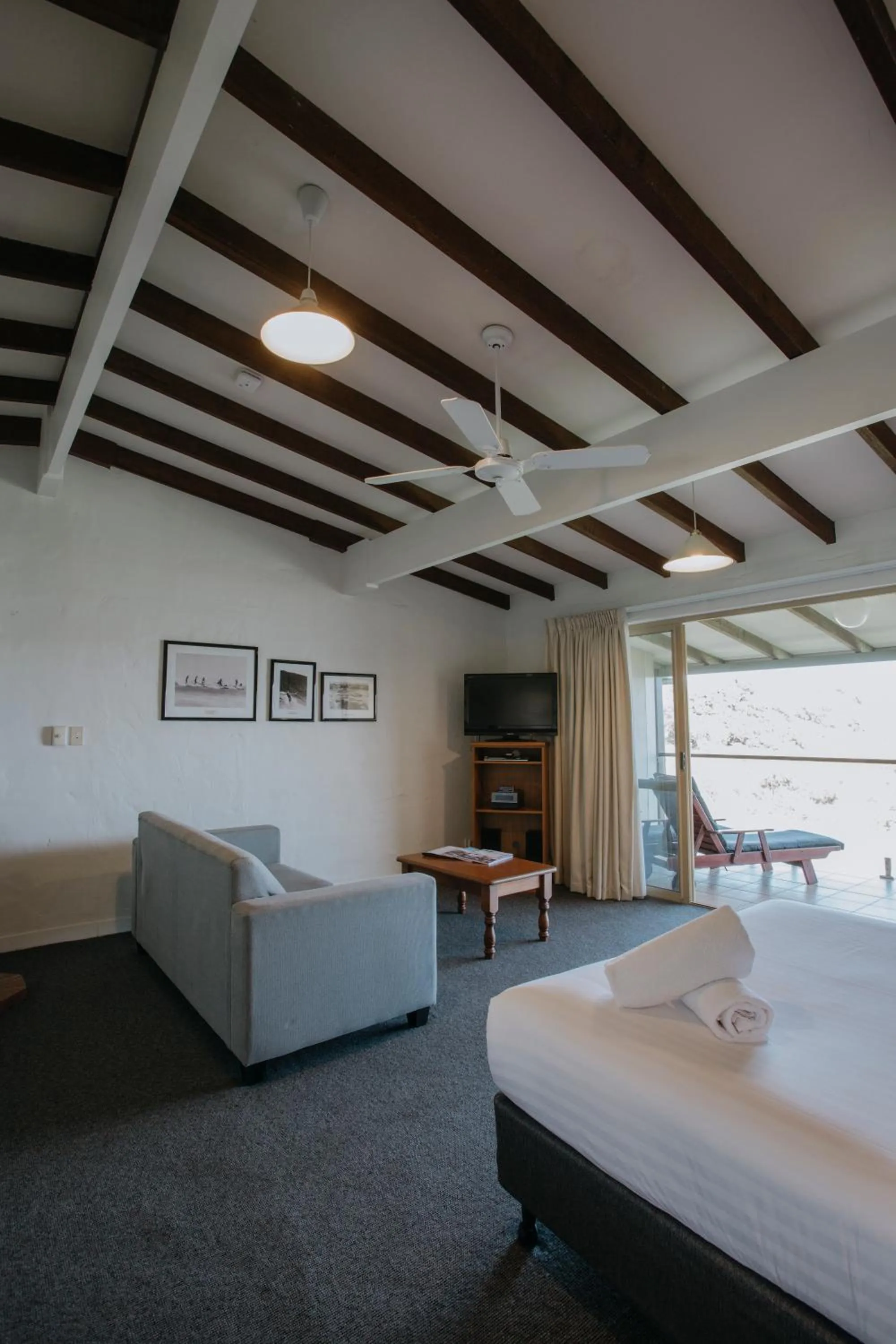Seating area in Canal Rocks Beachfront Apartments