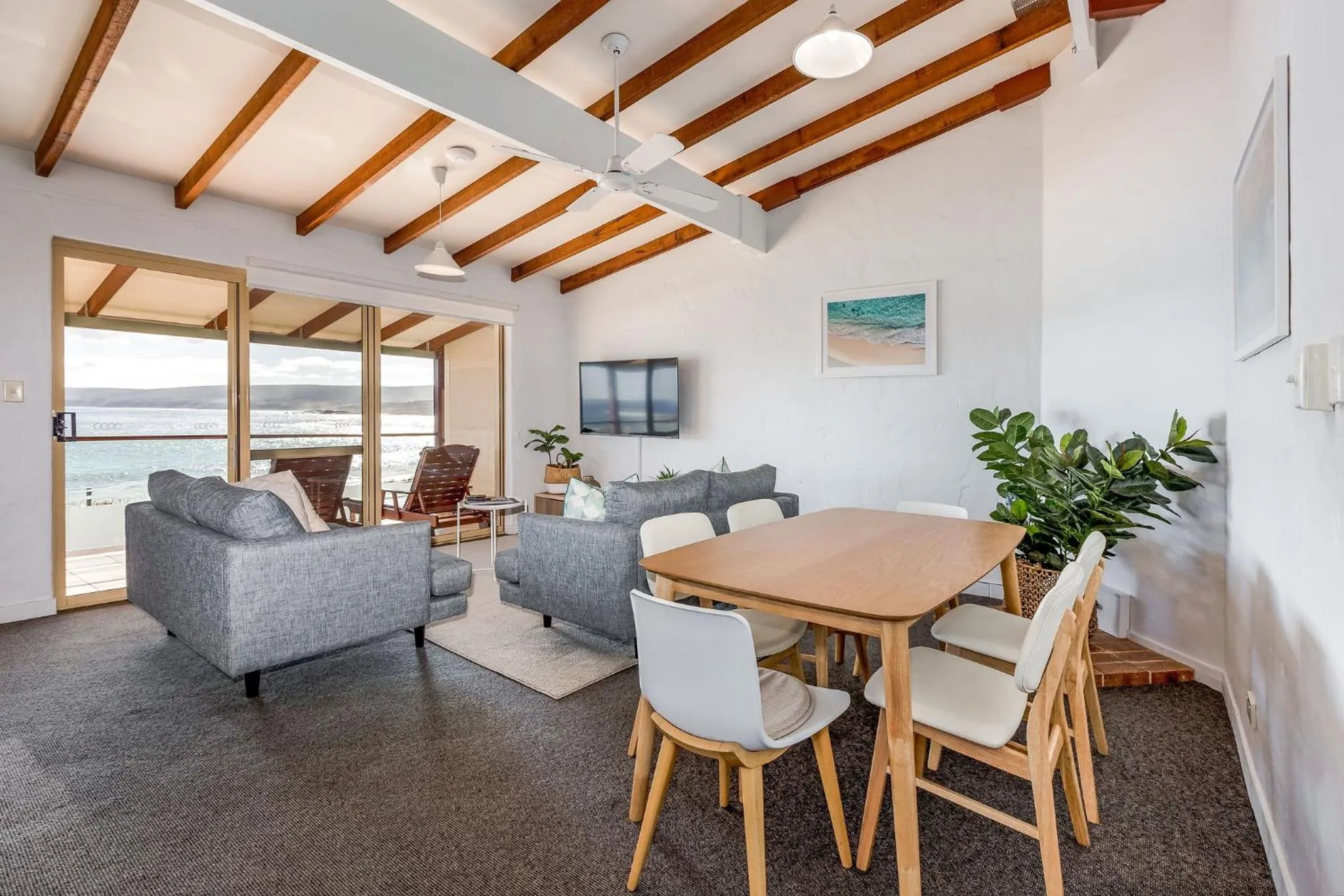 Canal Rocks Beachfront Apartments