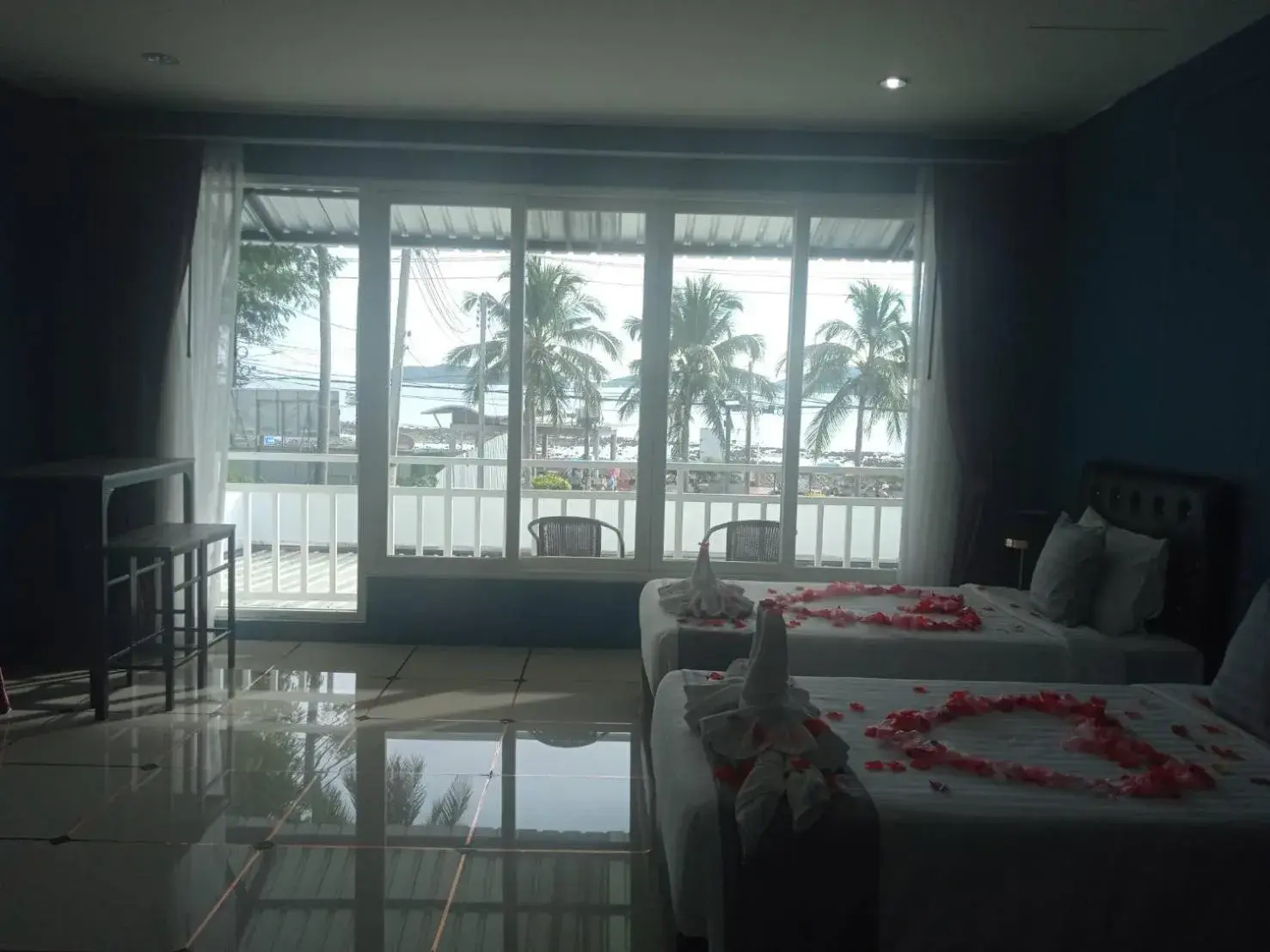 Bed in Panwa Beach Side Beachfront Bed in Panwa Beach Side Beachfront