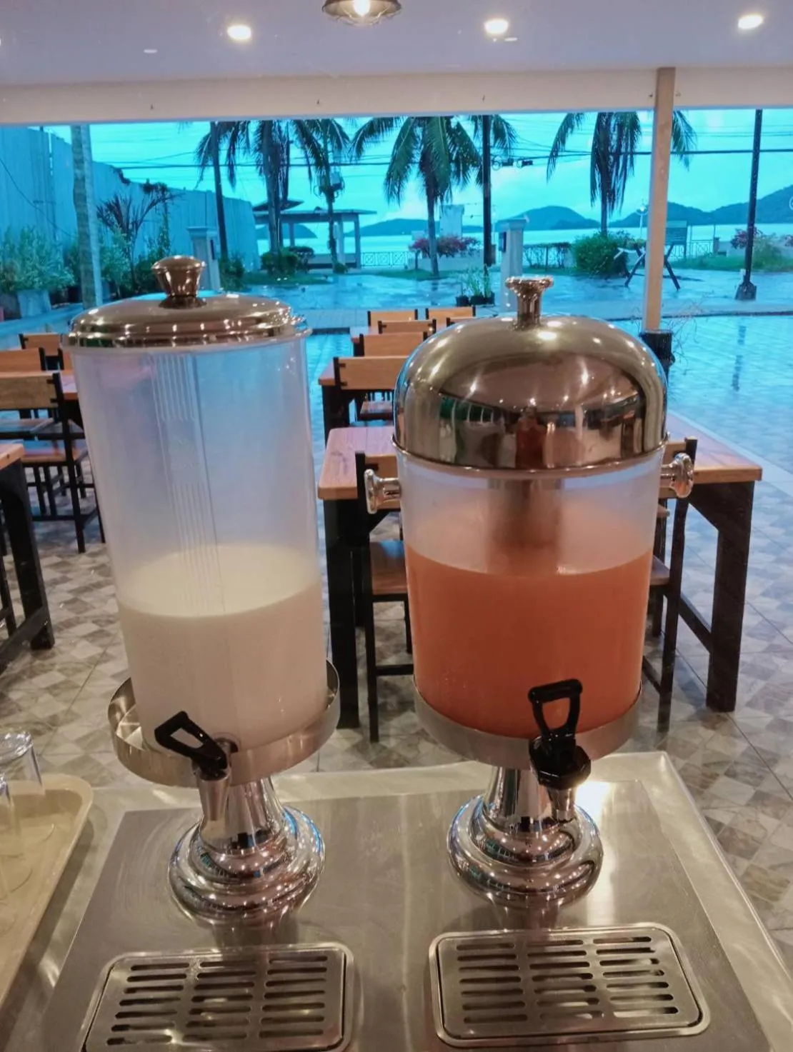 Restaurant/places to eat in Panwa Beach Side Beachfront