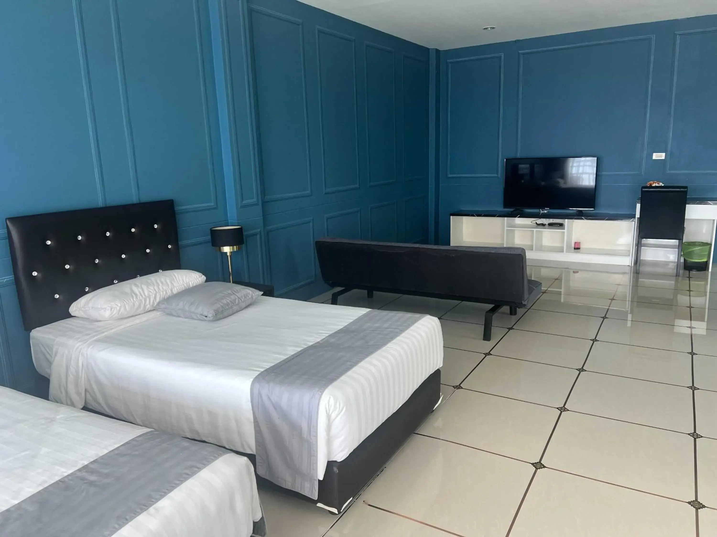 Bed in Panwa Beach Side Beachfront Bed in Panwa Beach Side Beachfront