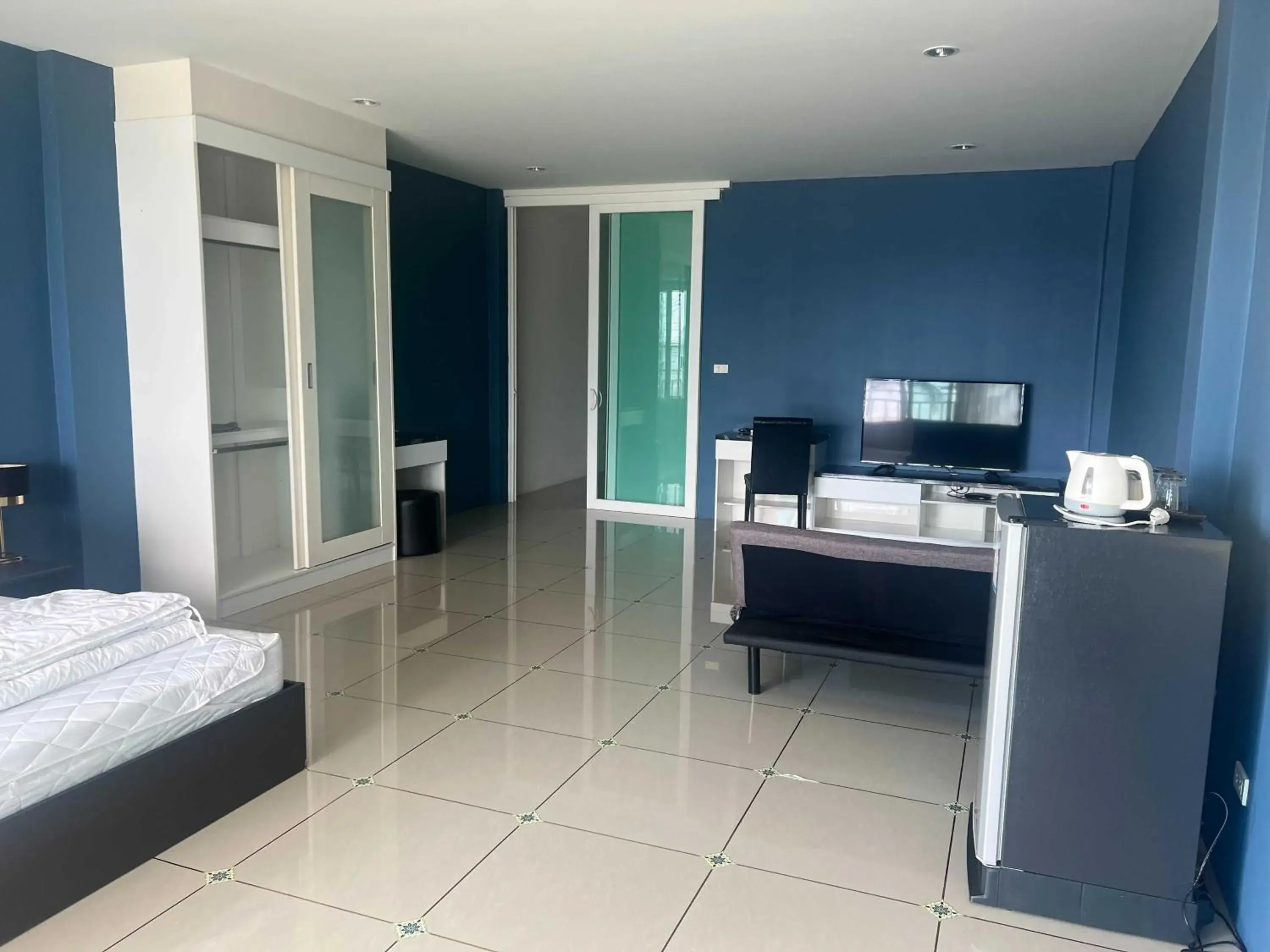 Bed in Panwa Beach Side Beachfront Bed in Panwa Beach Side Beachfront