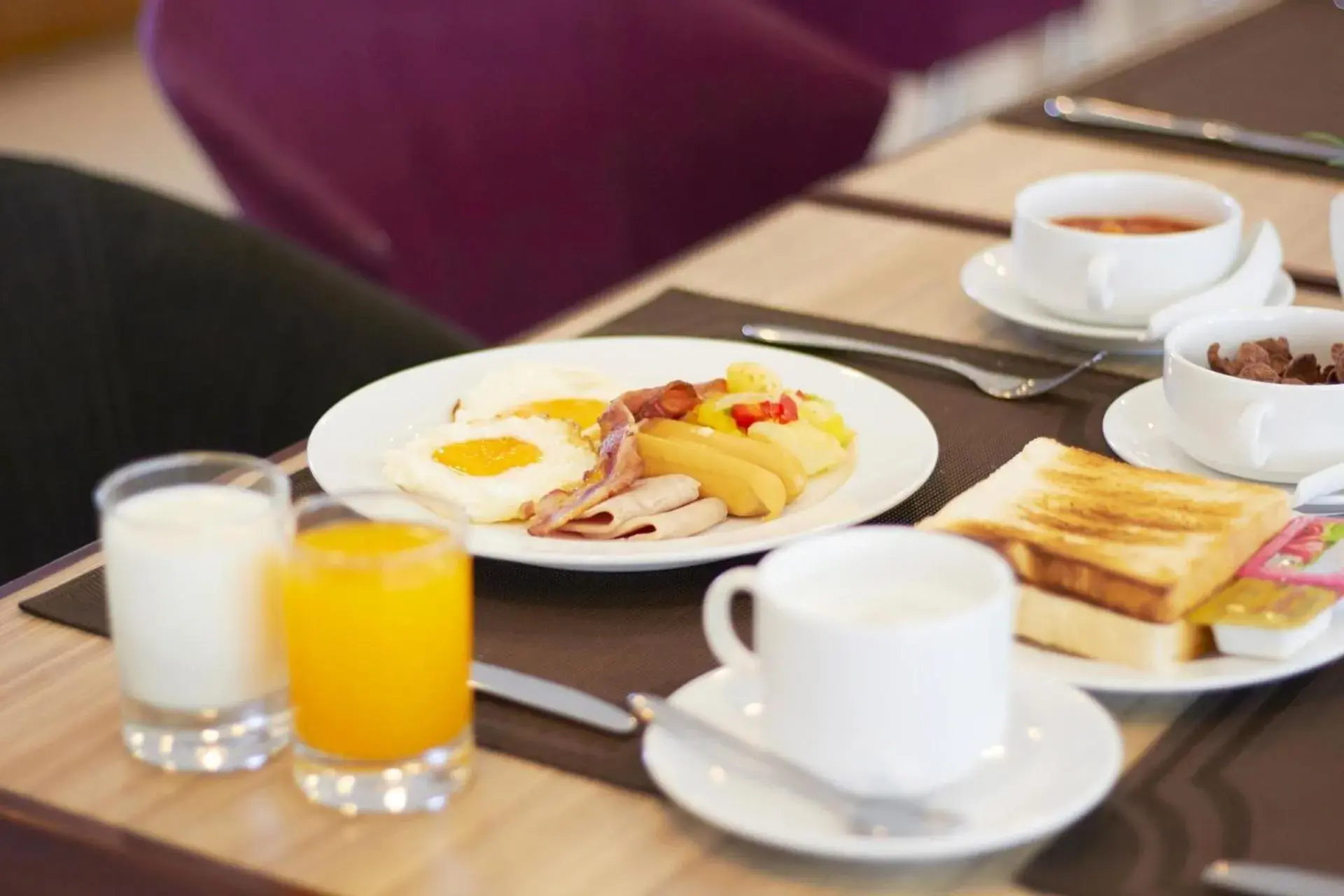 Restaurant/places to eat in Panwa Beach Side Beachfront Restaurant/places to eat in Panwa Beach Side Beachfront