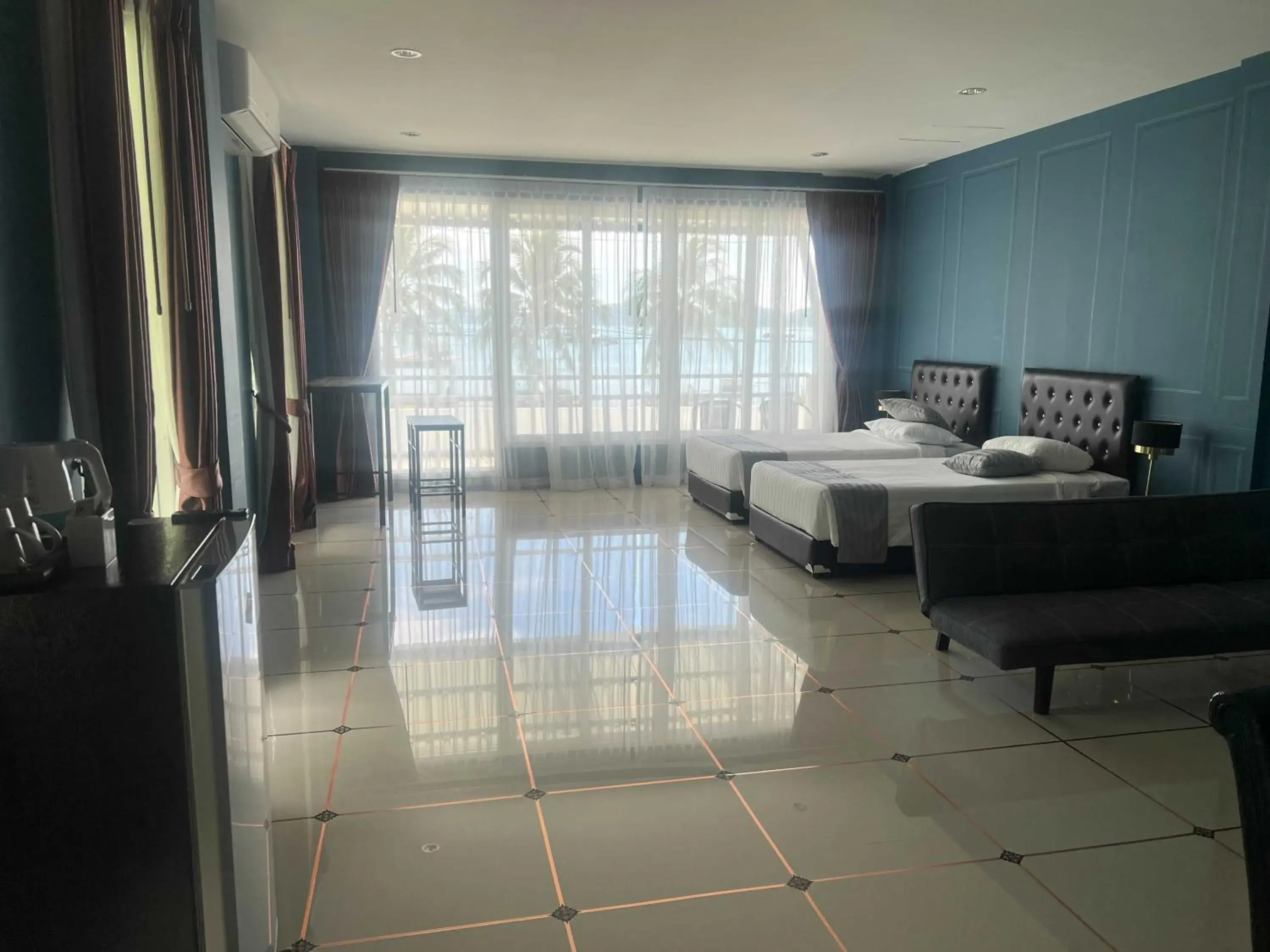 Bed in Panwa Beach Side Beachfront Bed in Panwa Beach Side Beachfront