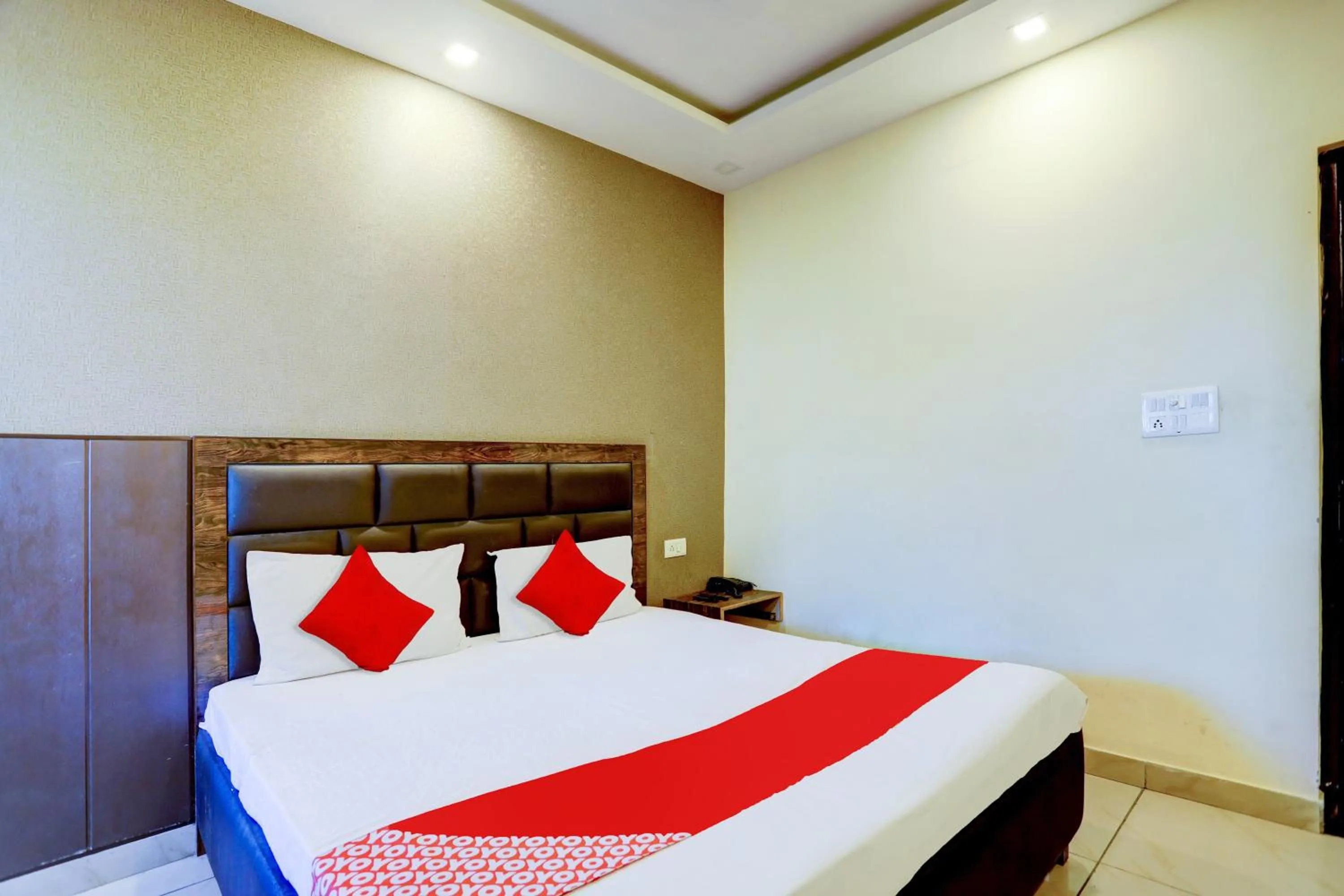 Facade/entrance, Bed in Hotel O Elibrista