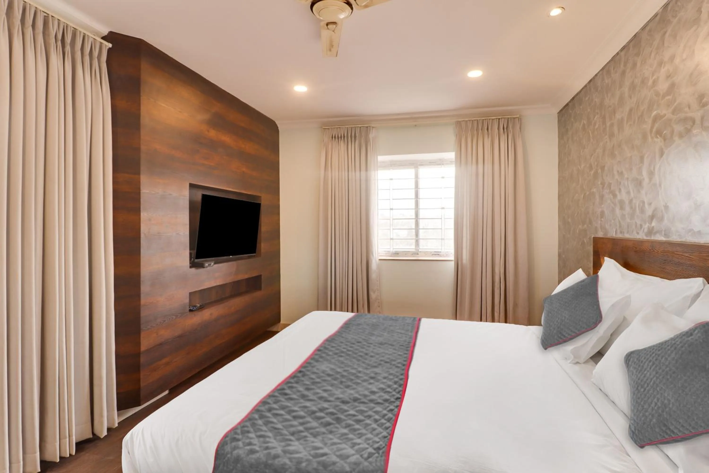 Bedroom, Bed in Collection O Manu