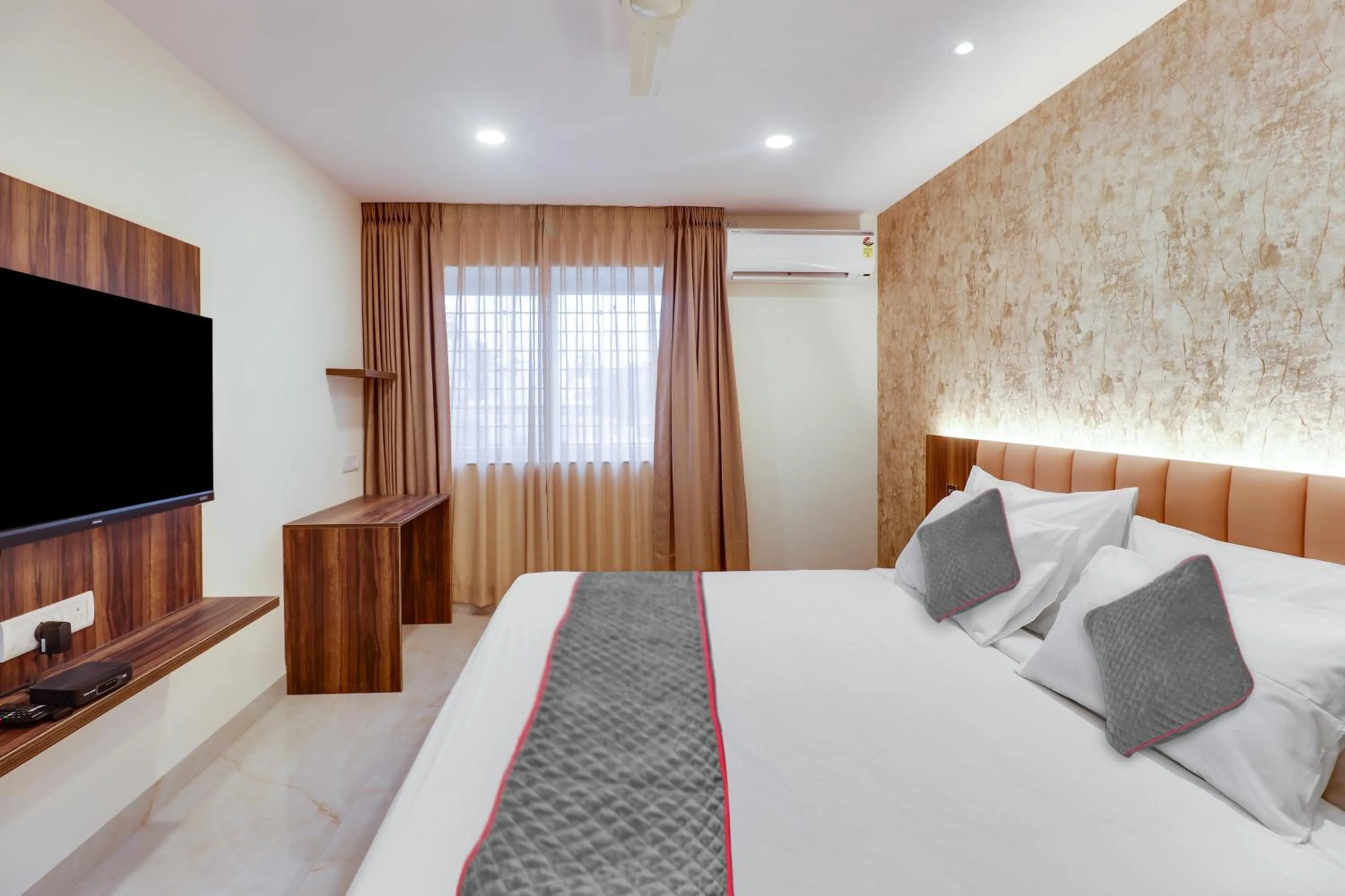 Bedroom, Bed in Collection O Manu