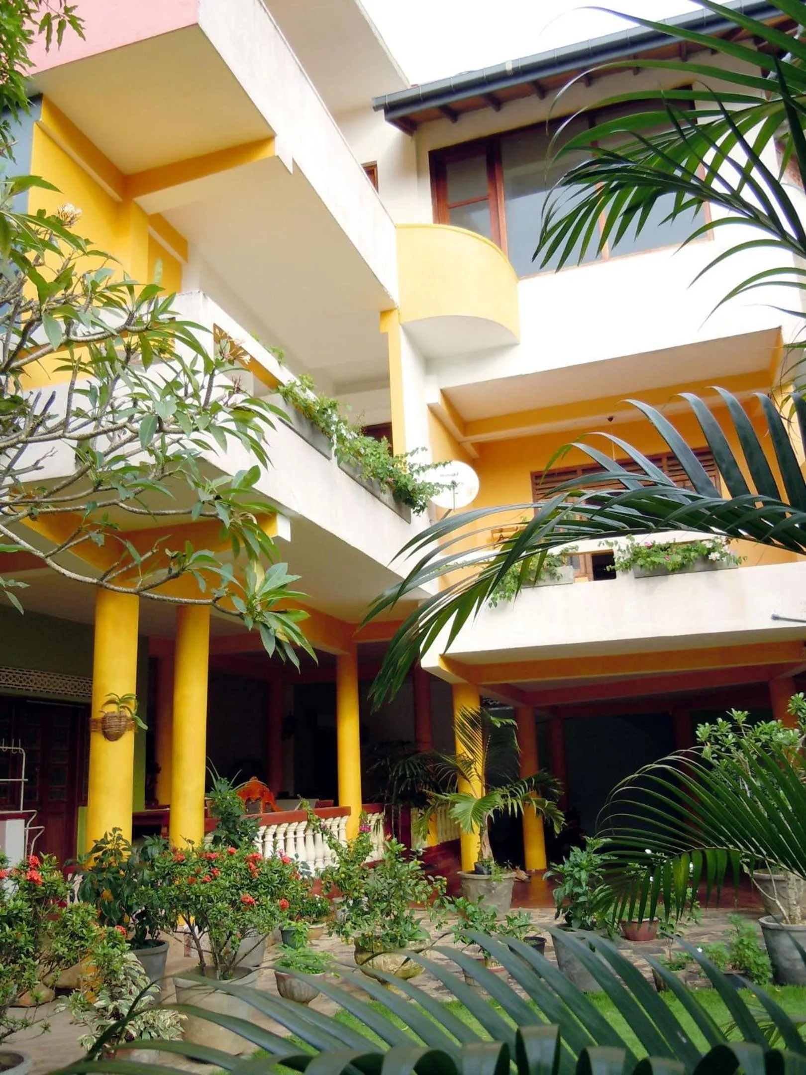 Facade/entrance in VillaWatuna