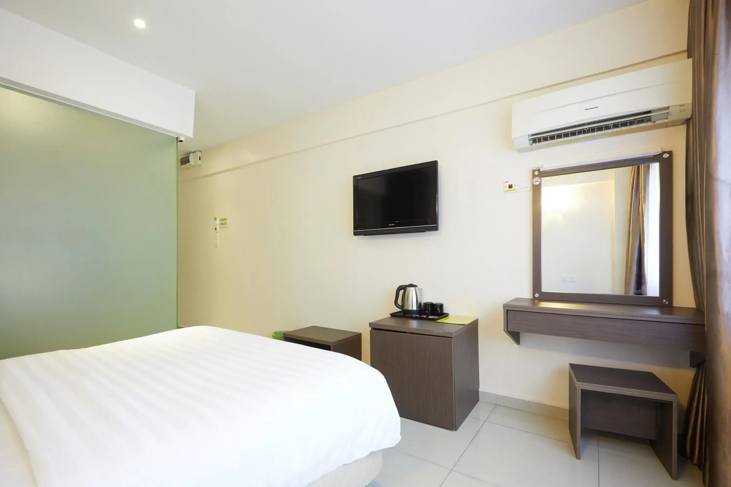 Bed in SunGold Inn Bed in SunGold Inn