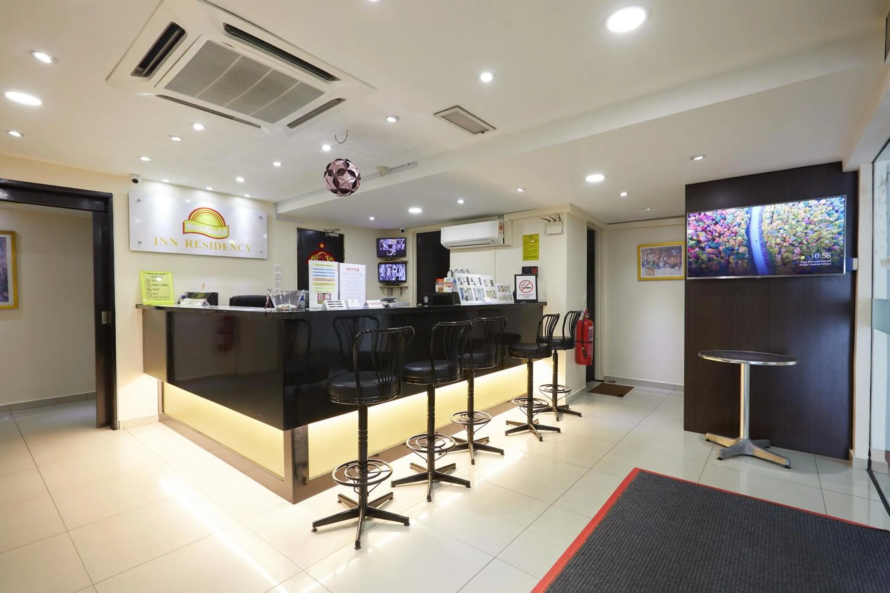 Lobby or reception in SunGold Inn