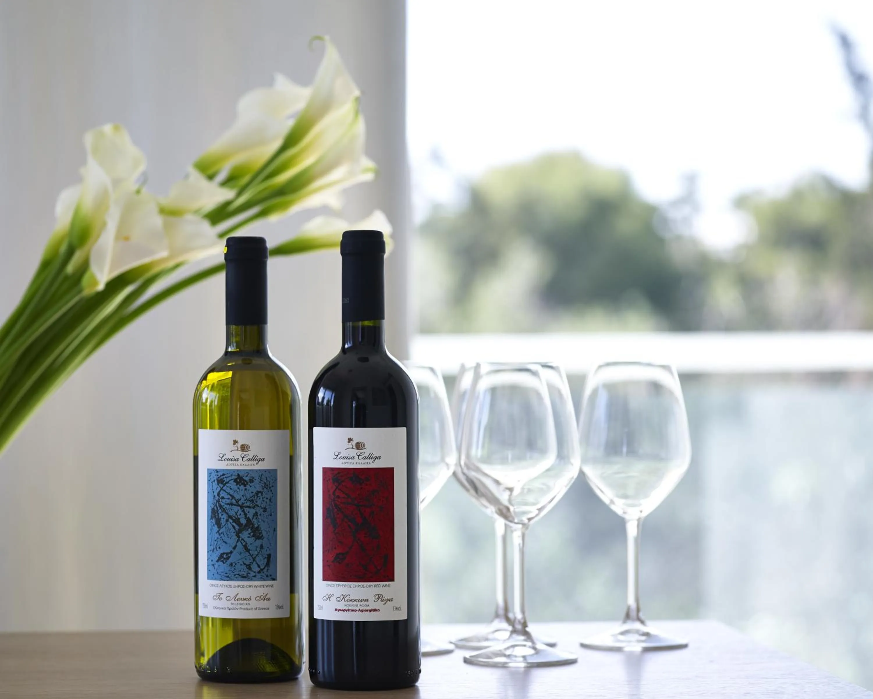 Dining area in Scale Suites