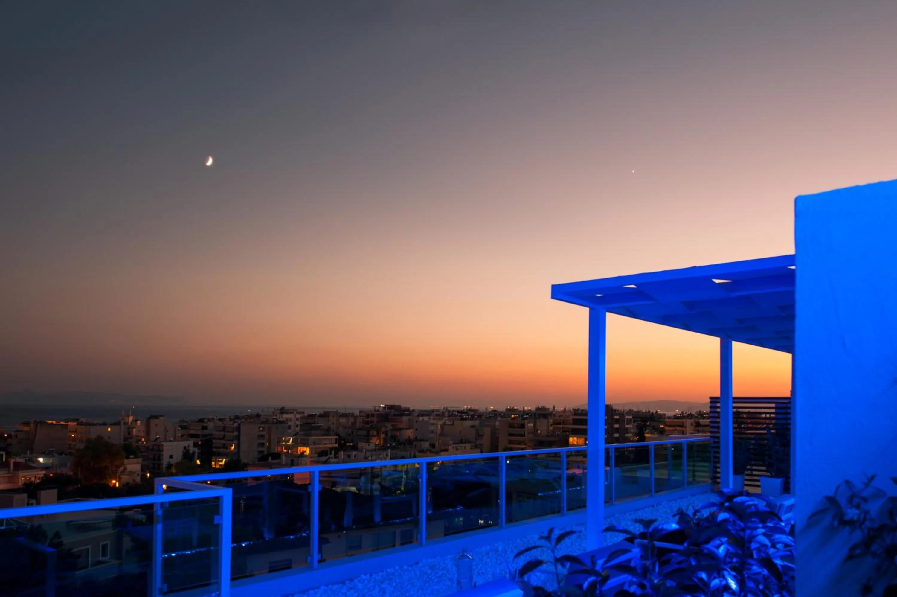 Lounge or bar in Scale Suites