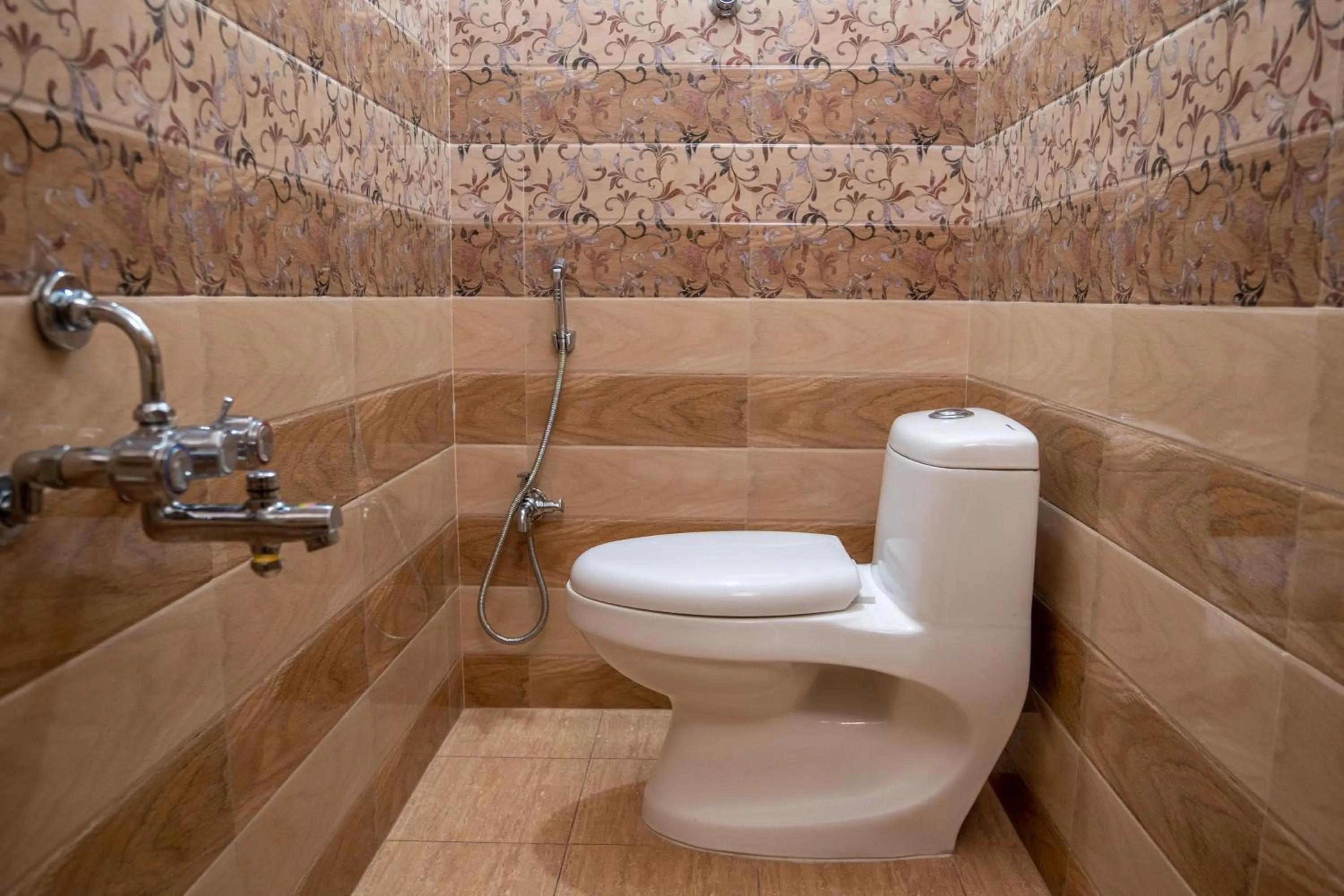 Bathroom in Le Suresh Guest House