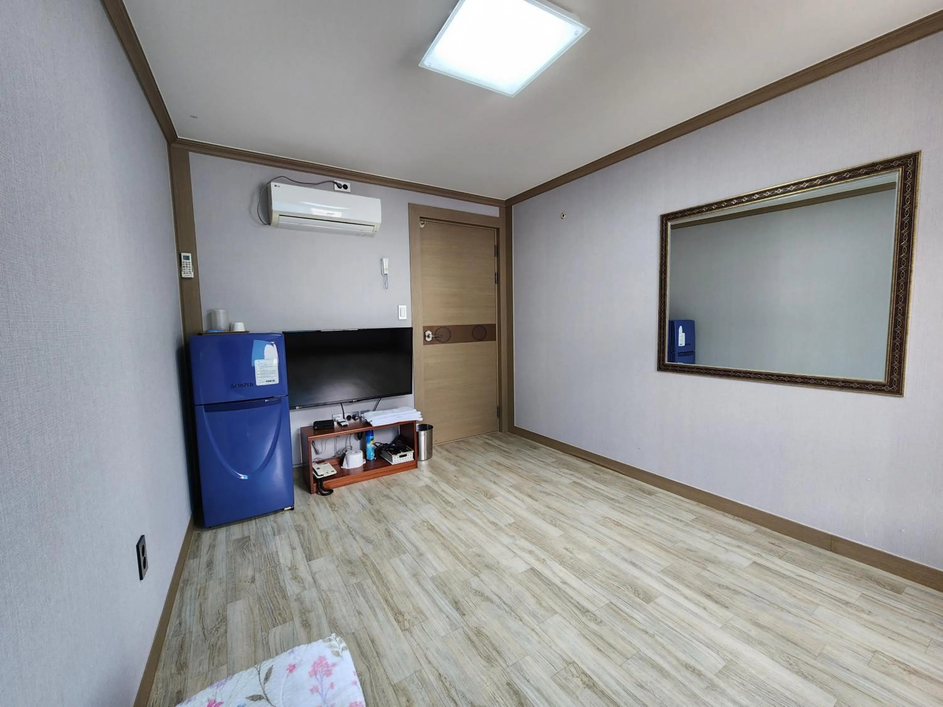 TV and multimedia in e comfy Hotel