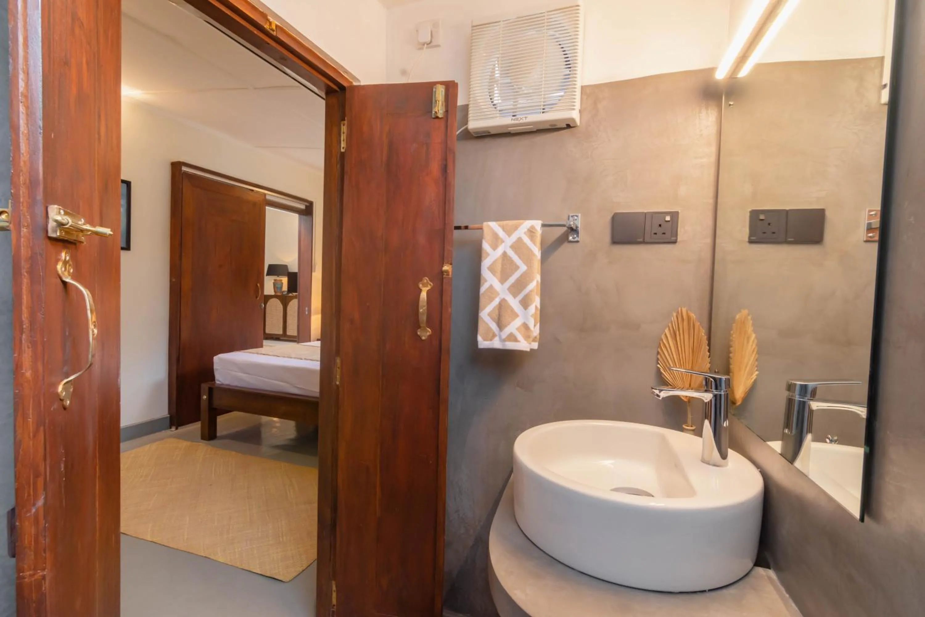 Shower in Sattva Ahangama