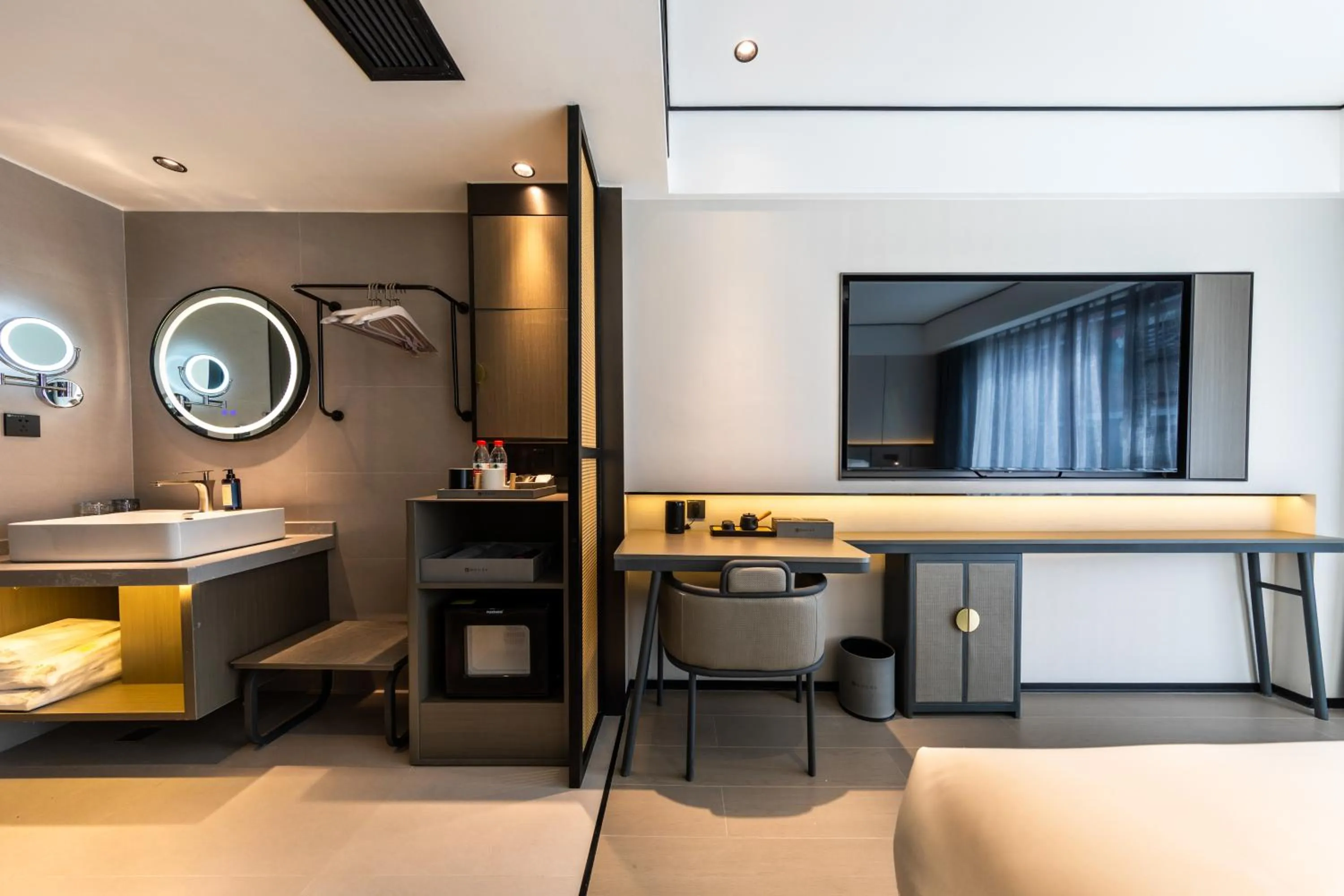 TV and multimedia in Gongxili - Xige Hotel Free Welcome Tea and Dessert